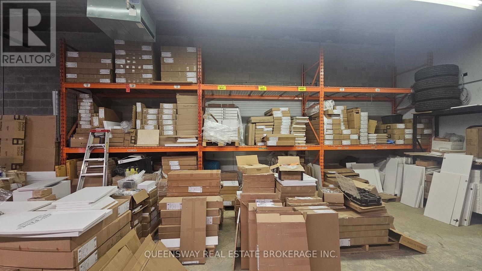 4 - 25 Valleywood Drive, Markham, Ontario  L3R 5L9 - Photo 5 - N12546948