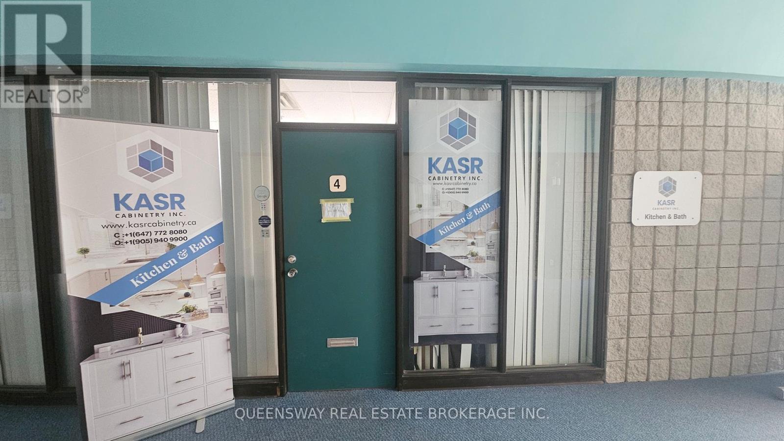 4 - 25 Valleywood Drive, Markham, Ontario  L3R 5L9 - Photo 7 - N12546948