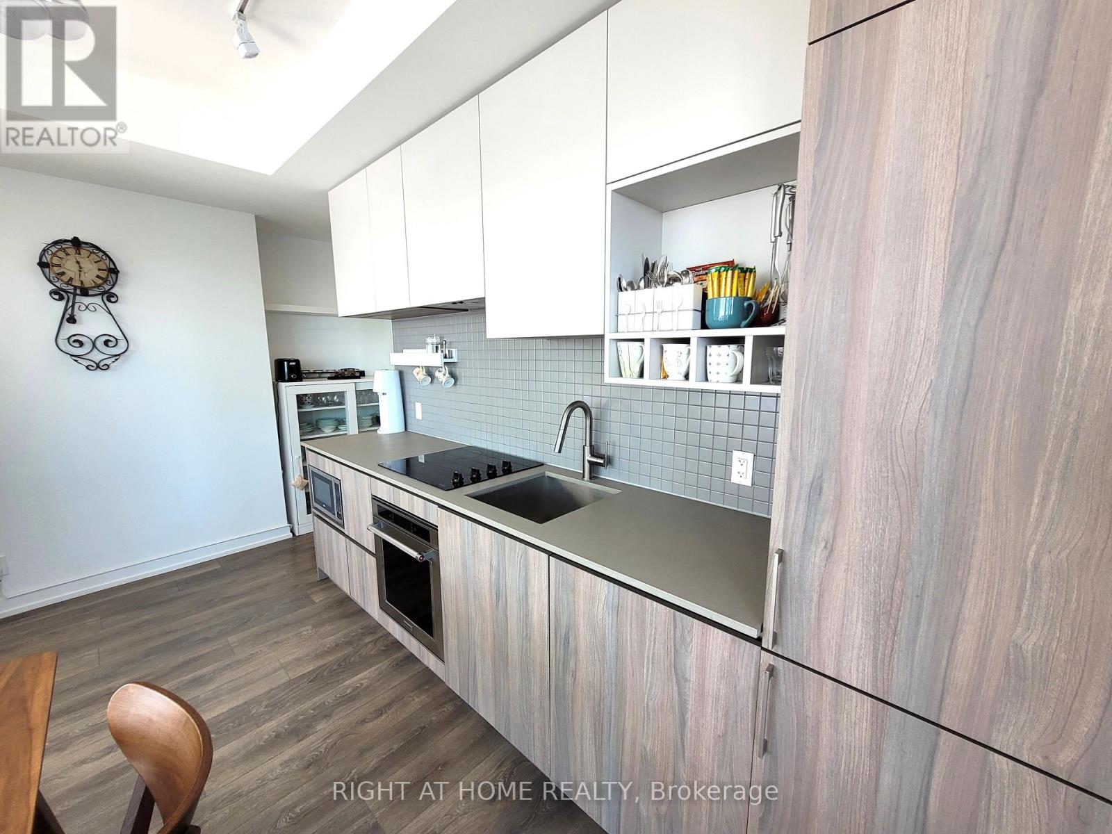 4706 - 950 Portage Parkway, Vaughan, Ontario L4K 0J7 - Photo 10 - N12546954