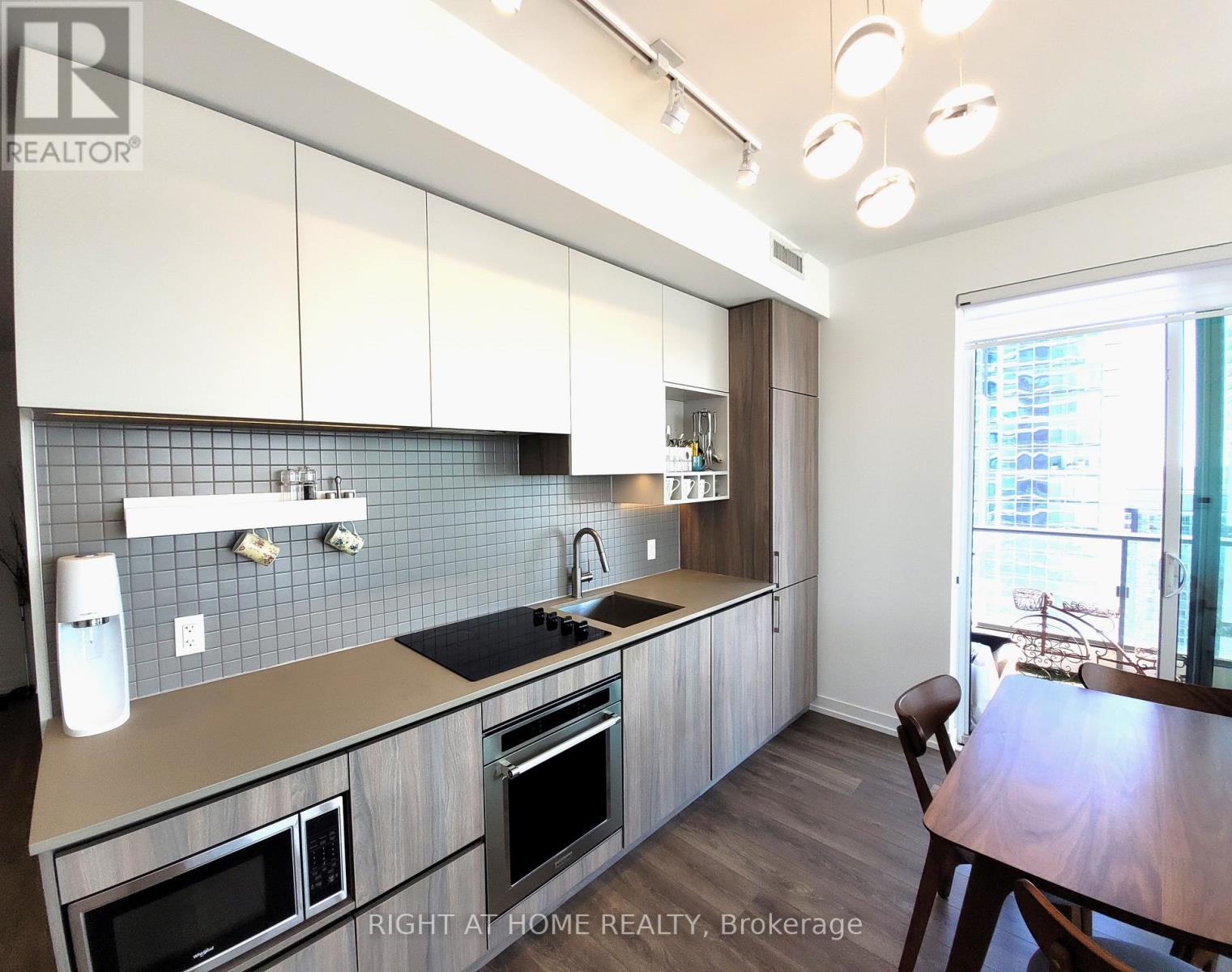 4706 - 950 Portage Parkway, Vaughan, Ontario L4K 0J7 - Photo 11 - N12546954