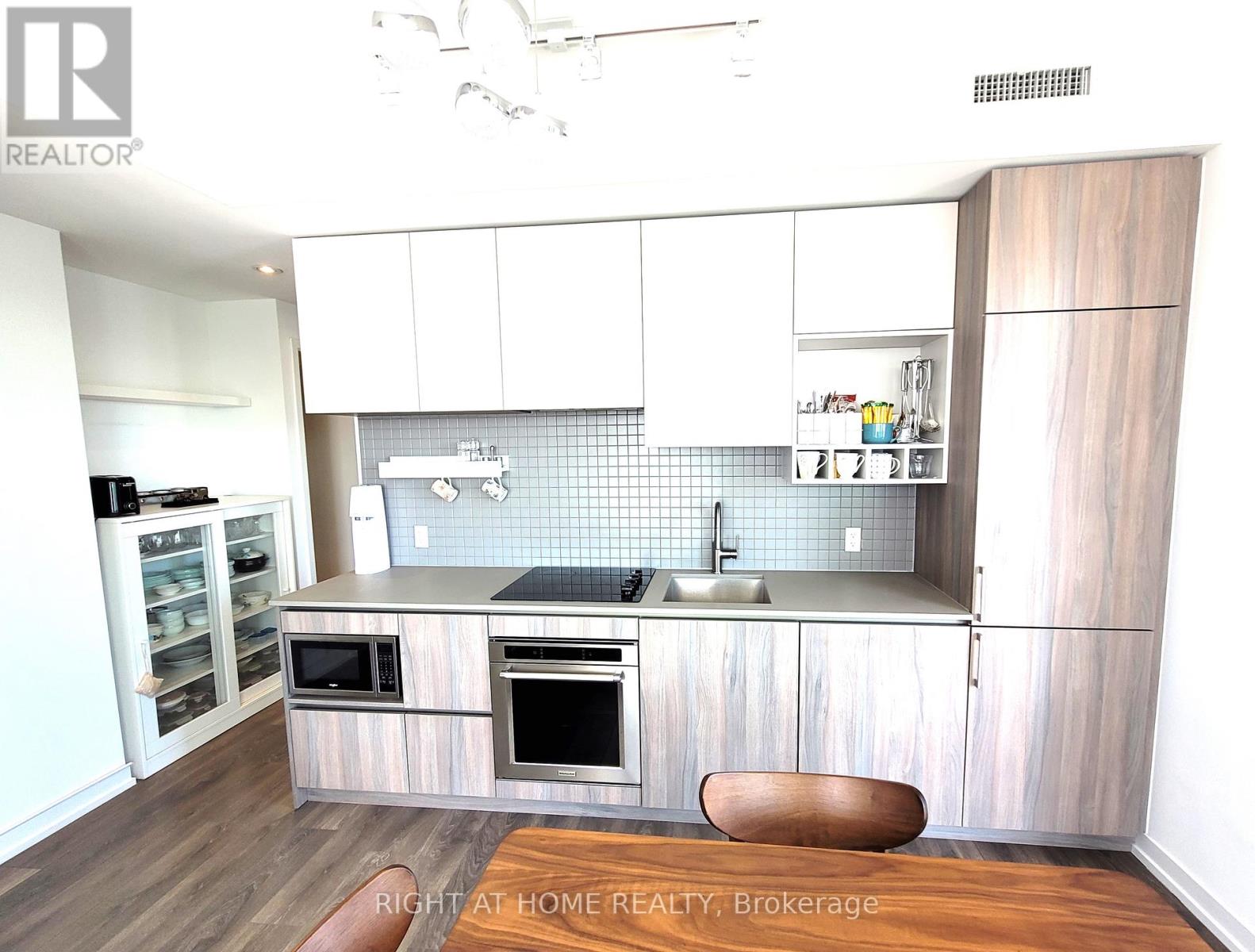 4706 - 950 Portage Parkway, Vaughan, Ontario L4K 0J7 - Photo 9 - N12546954