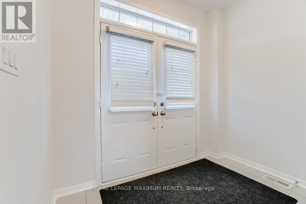 160 Gentile Circle, Vaughan, Ontario  L4H 3N3 - Photo 5 - N12547034