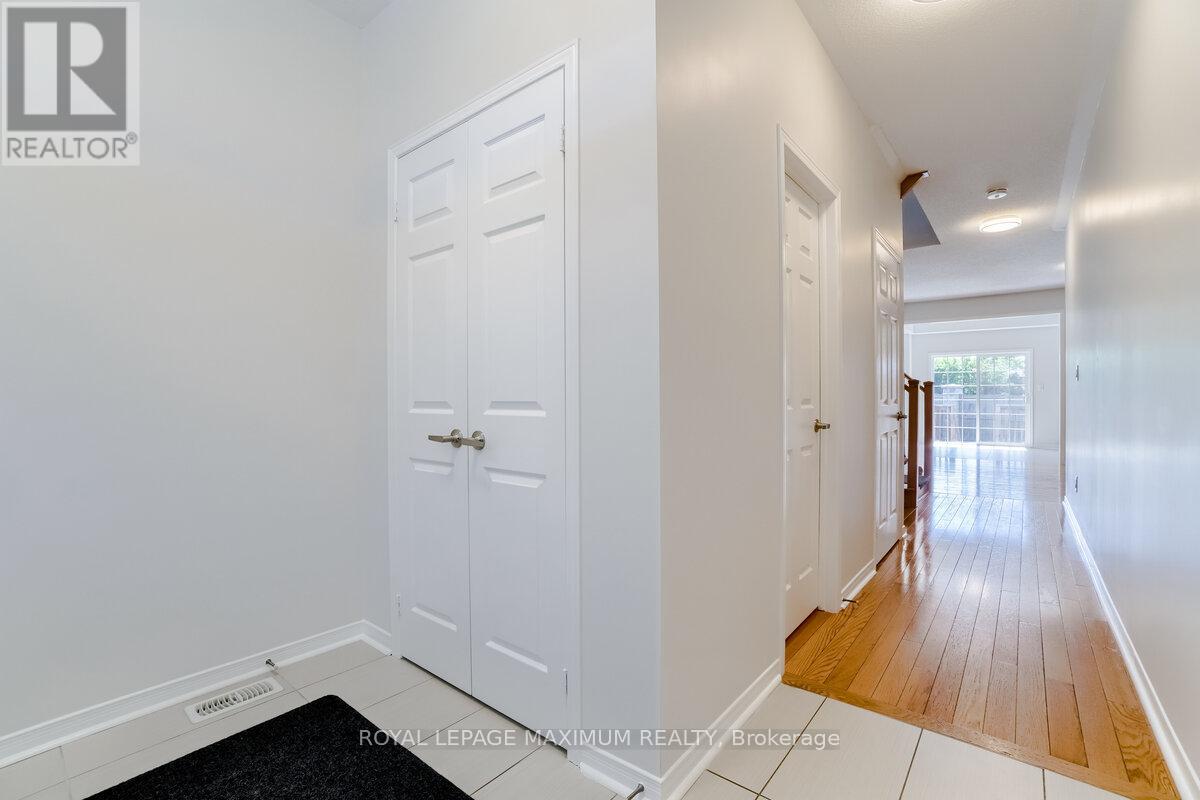 160 Gentile Circle, Vaughan, Ontario  L4H 3N3 - Photo 6 - N12547034