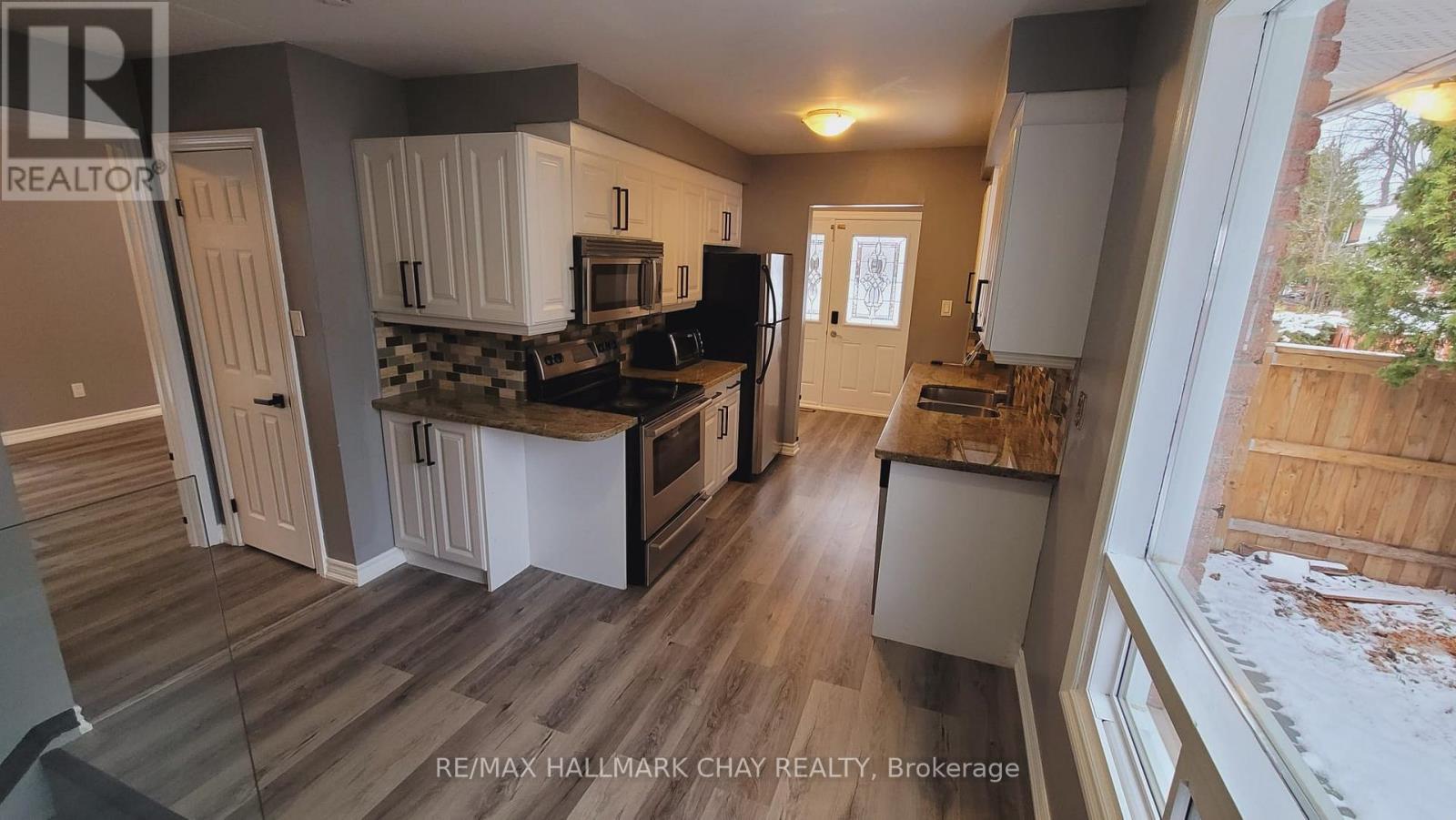 39 Bernick Drive, Barrie, Ontario  L4M 5C1 - Photo 10 - S12546978