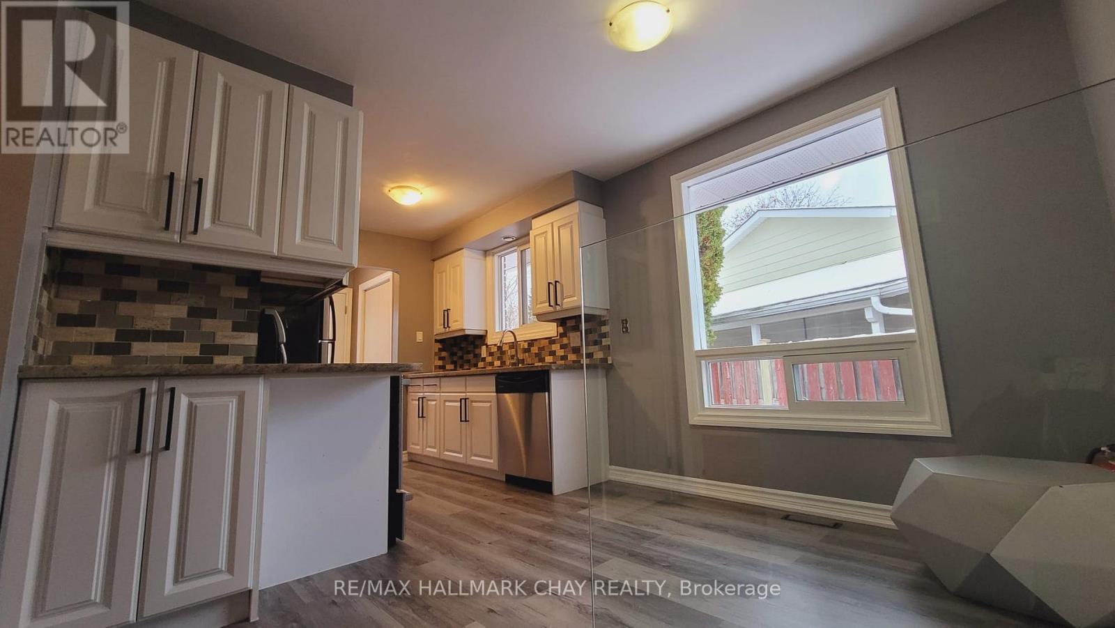 39 Bernick Drive, Barrie, Ontario  L4M 5C1 - Photo 4 - S12546978