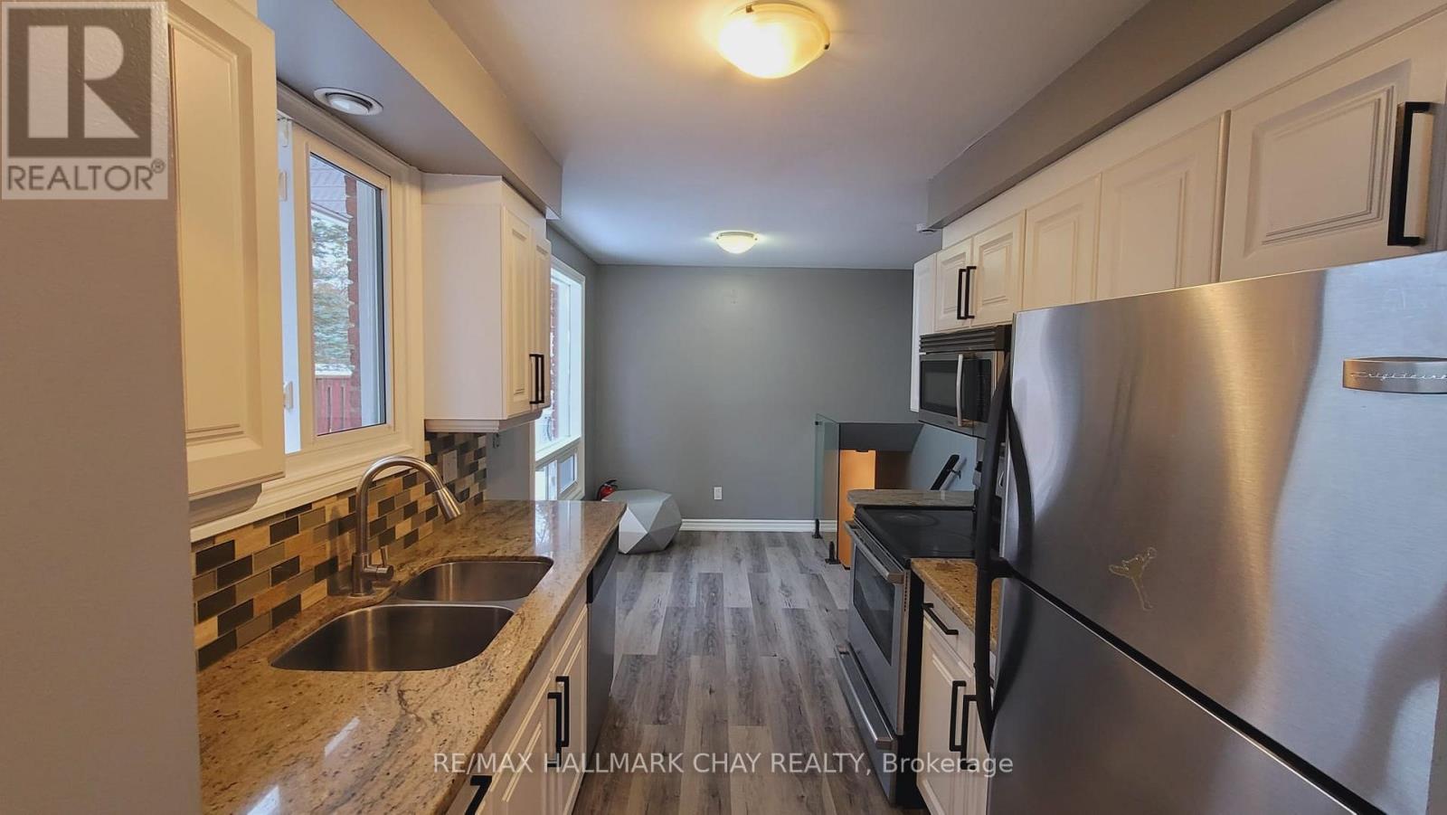 39 Bernick Drive, Barrie, Ontario  L4M 5C1 - Photo 5 - S12546978