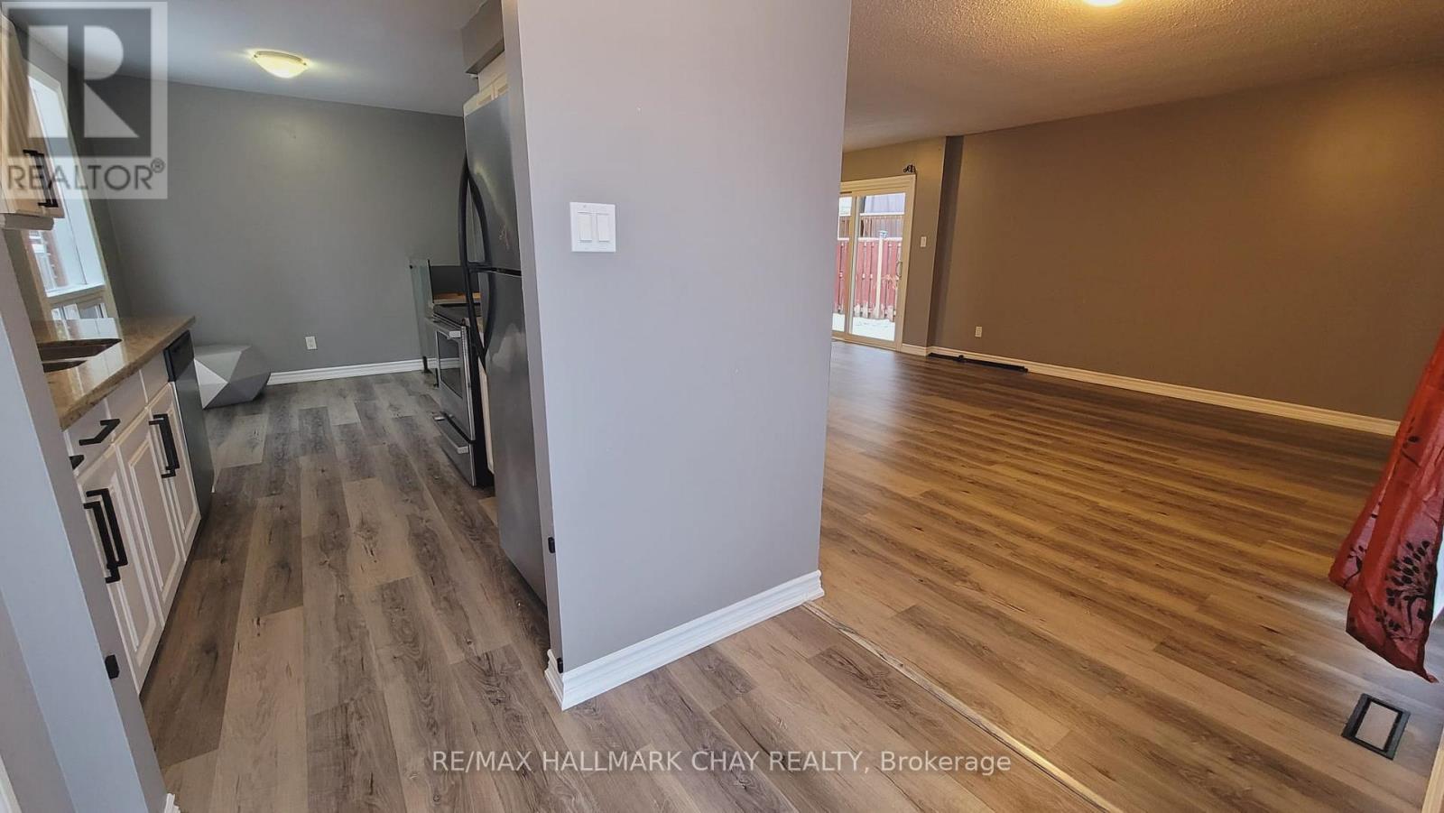 39 Bernick Drive, Barrie, Ontario  L4M 5C1 - Photo 7 - S12546978