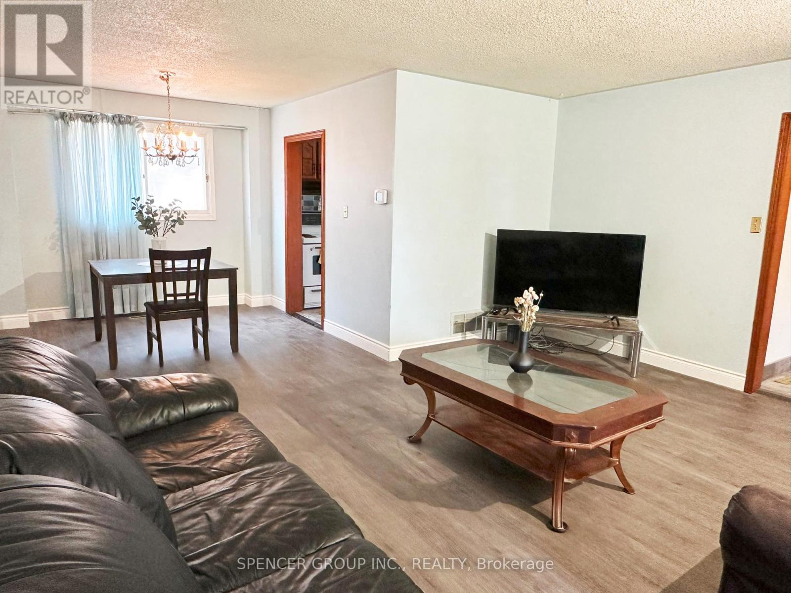 571 Minette Circle, Mississauga, Ontario  L5A 3B9 - Photo 12 - W12546972