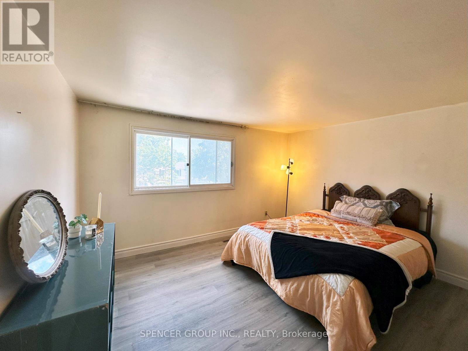 571 Minette Circle, Mississauga, Ontario  L5A 3B9 - Photo 8 - W12546972