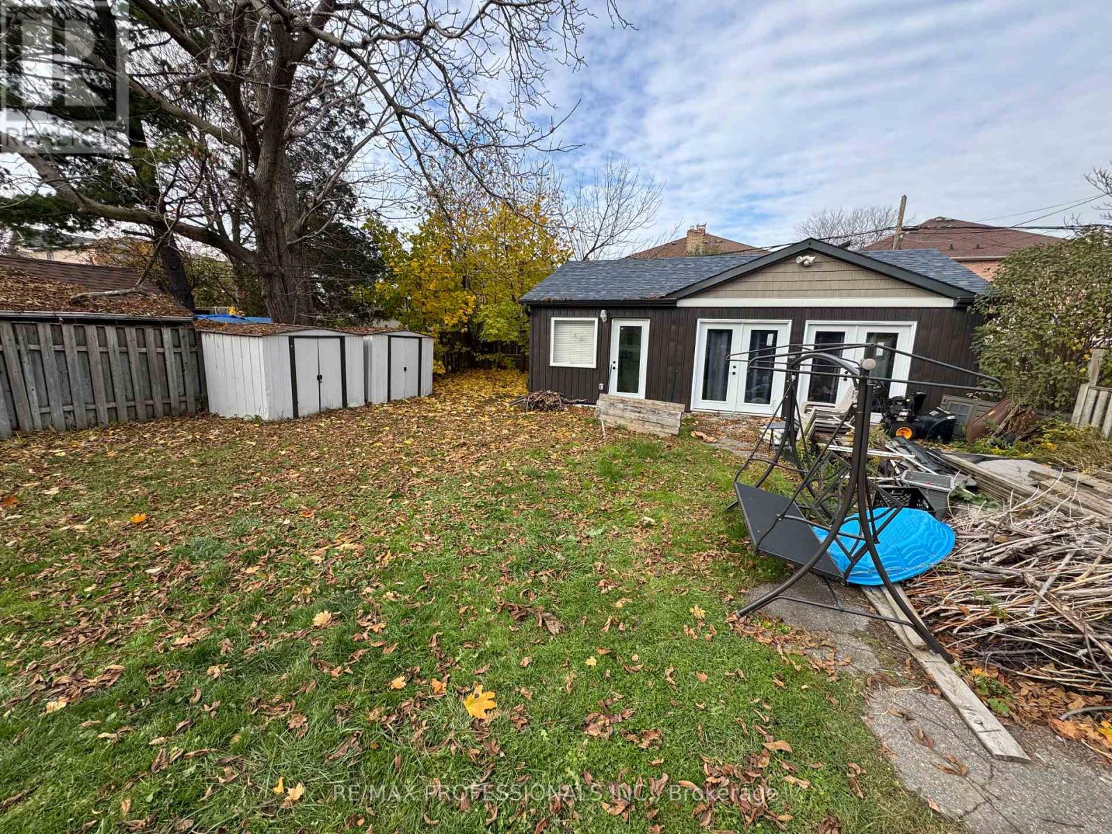 22 Fairfield Avenue, Toronto, Ontario  M8V 2H9 - Photo 3 - W12546984