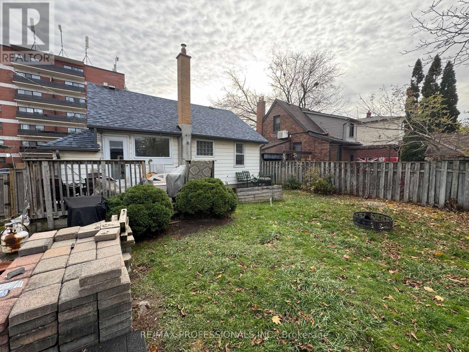 22 Fairfield Avenue, Toronto, Ontario  M8V 2H9 - Photo 4 - W12546984