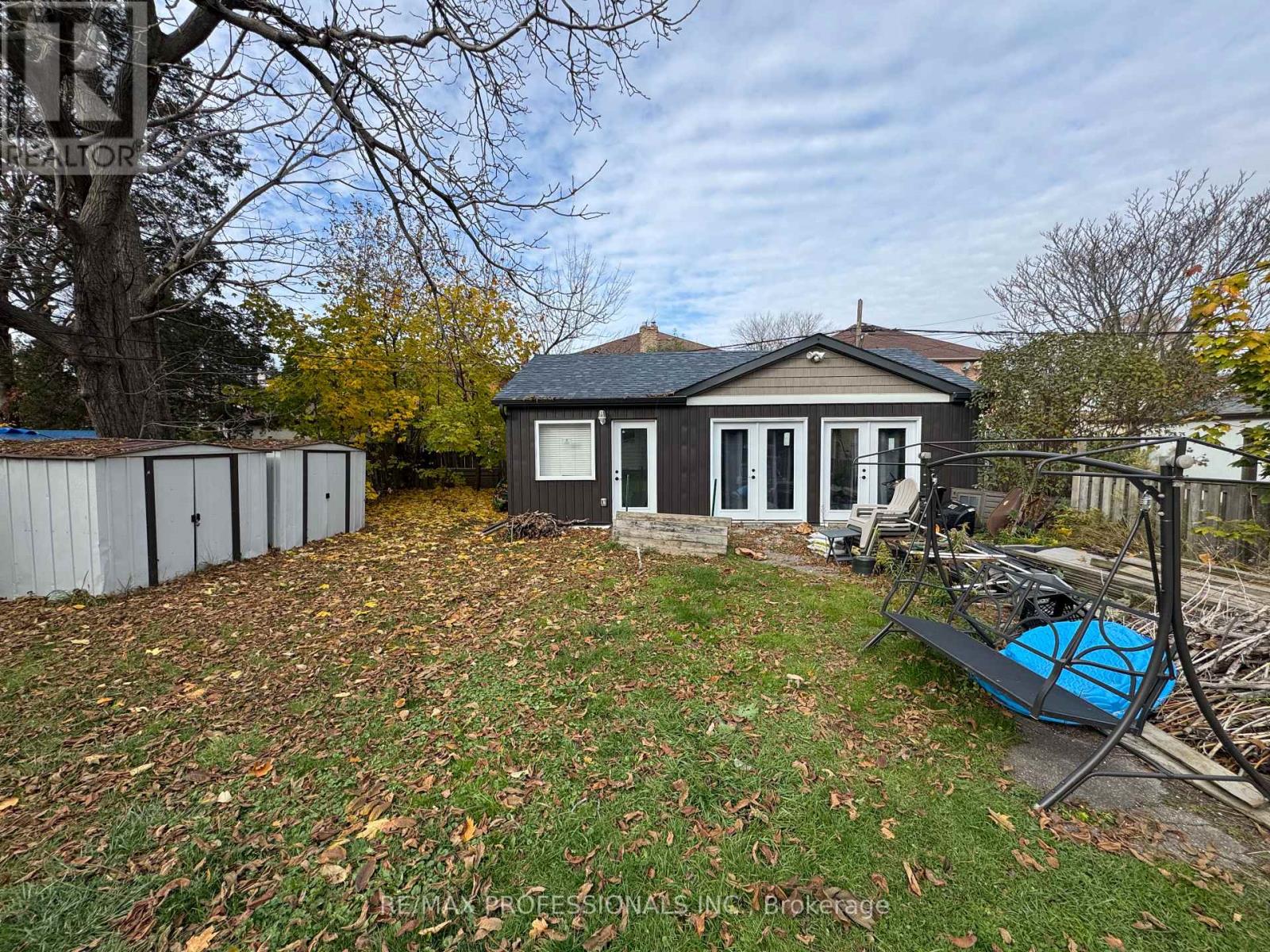 22 Fairfield Avenue, Toronto, Ontario  M8V 2H9 - Photo 5 - W12546984