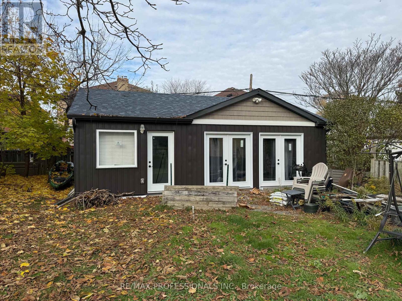 22 Fairfield Avenue, Toronto, Ontario  M8V 2H9 - Photo 6 - W12546984