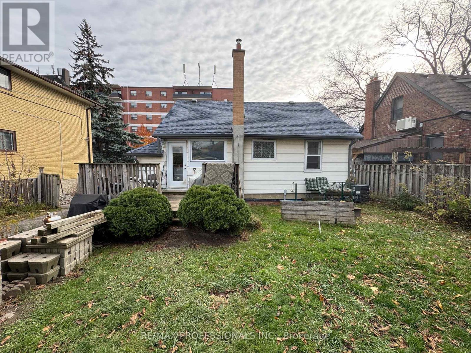 22 Fairfield Avenue, Toronto, Ontario  M8V 2H9 - Photo 7 - W12546984