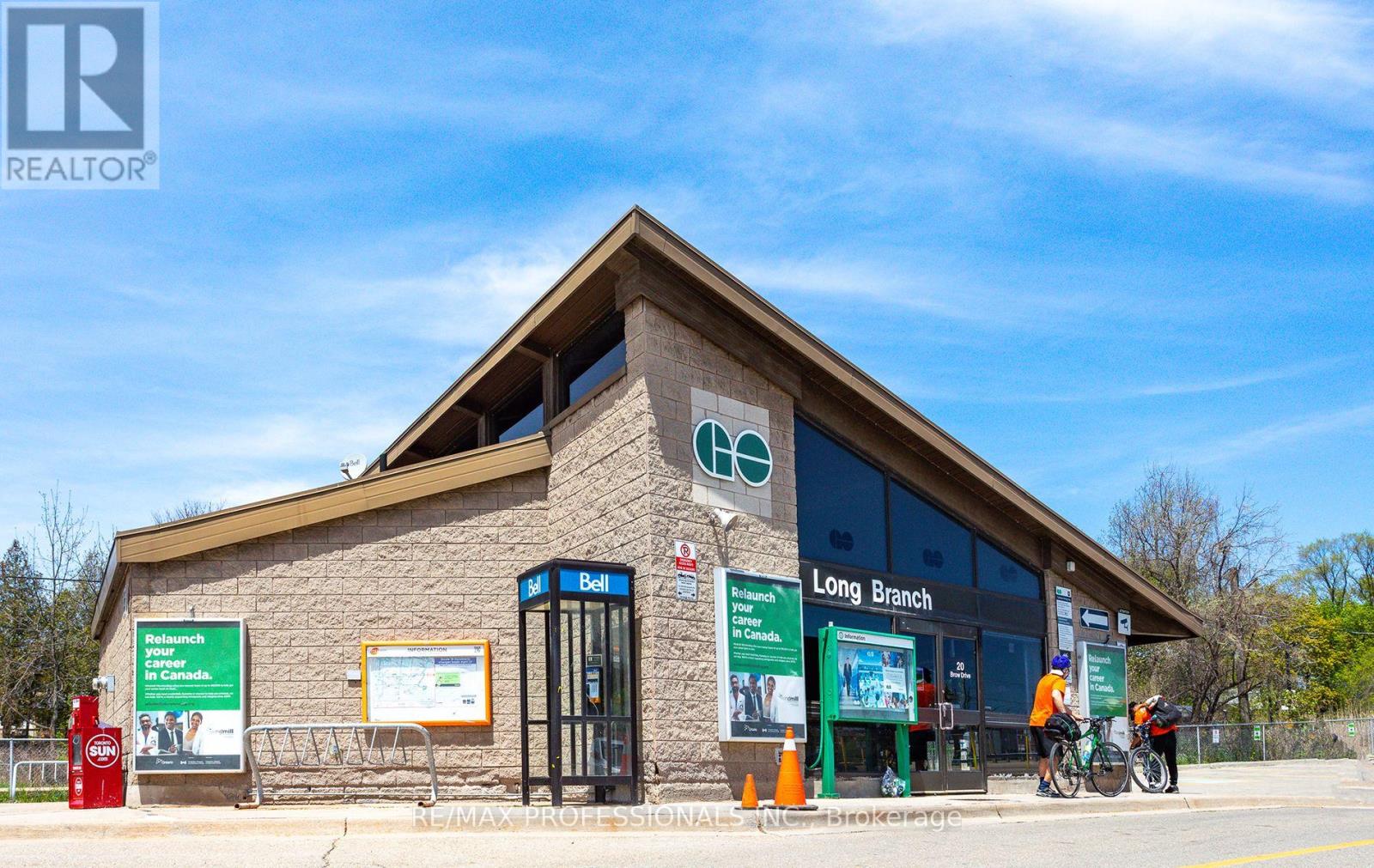 22 Fairfield Avenue, Toronto, Ontario  M8V 2H9 - Photo 9 - W12546984