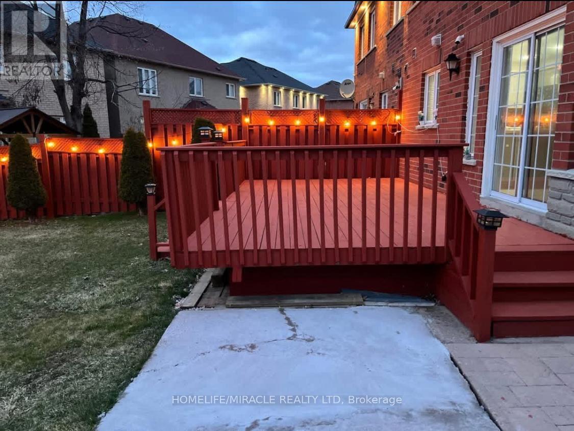 76 Starhill Crescent, Brampton, Ontario  L6R 2W1 - Photo 14 - W12547004