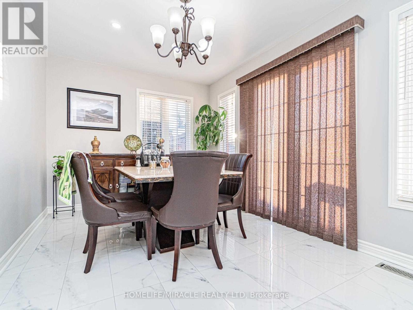 76 Starhill Crescent, Brampton, Ontario  L6R 2W1 - Photo 7 - W12547004