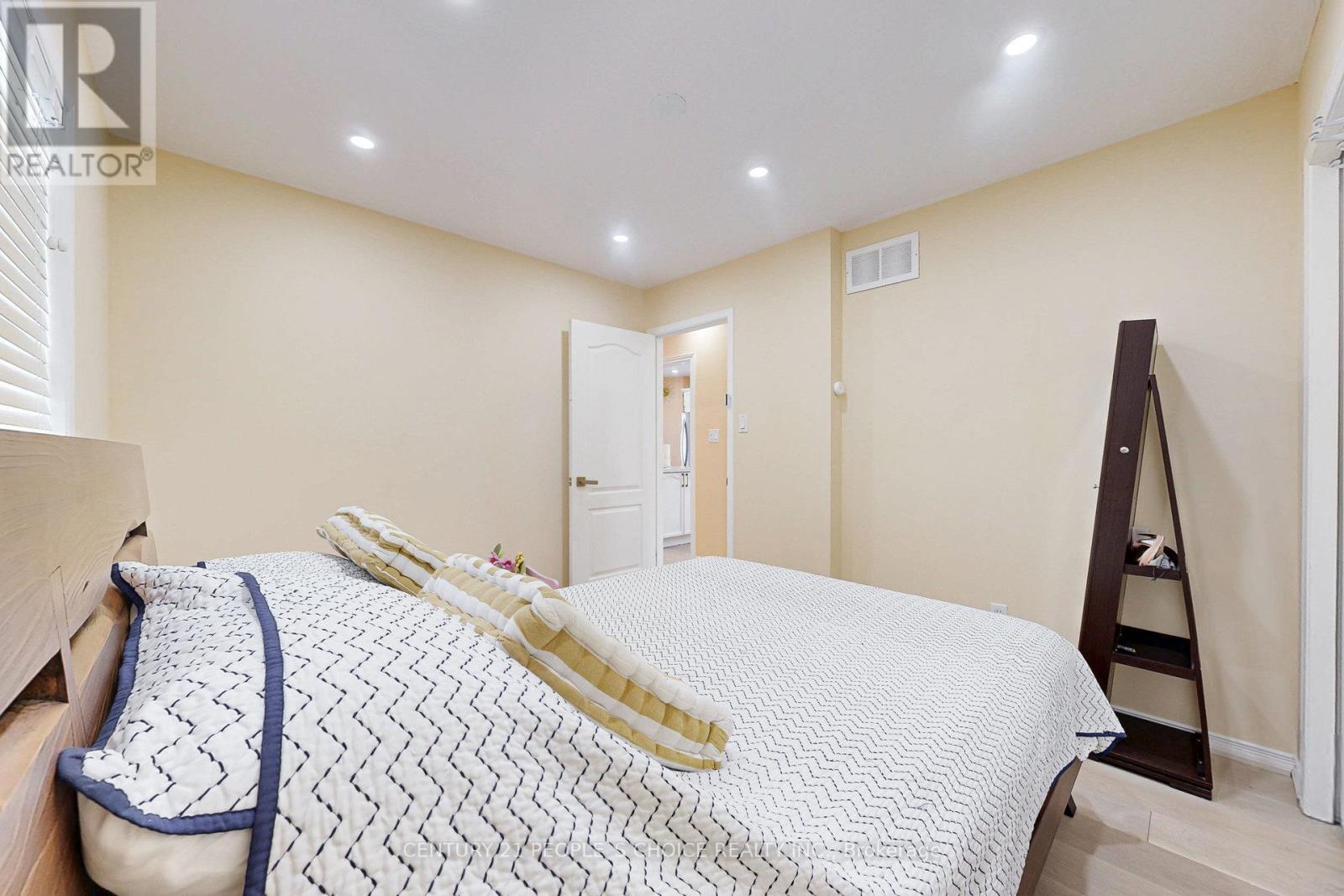 19 Mckitrick Drive, Orangeville, Ontario  L9W 5C2 - Photo 23 - W12547022