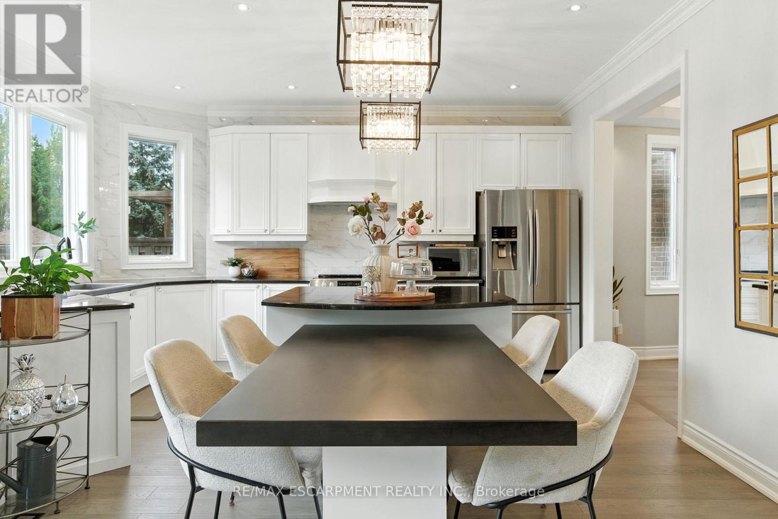 691 Merlot Court, Mississauga, Ontario  L5H 4M4 - Photo 13 - W12547044