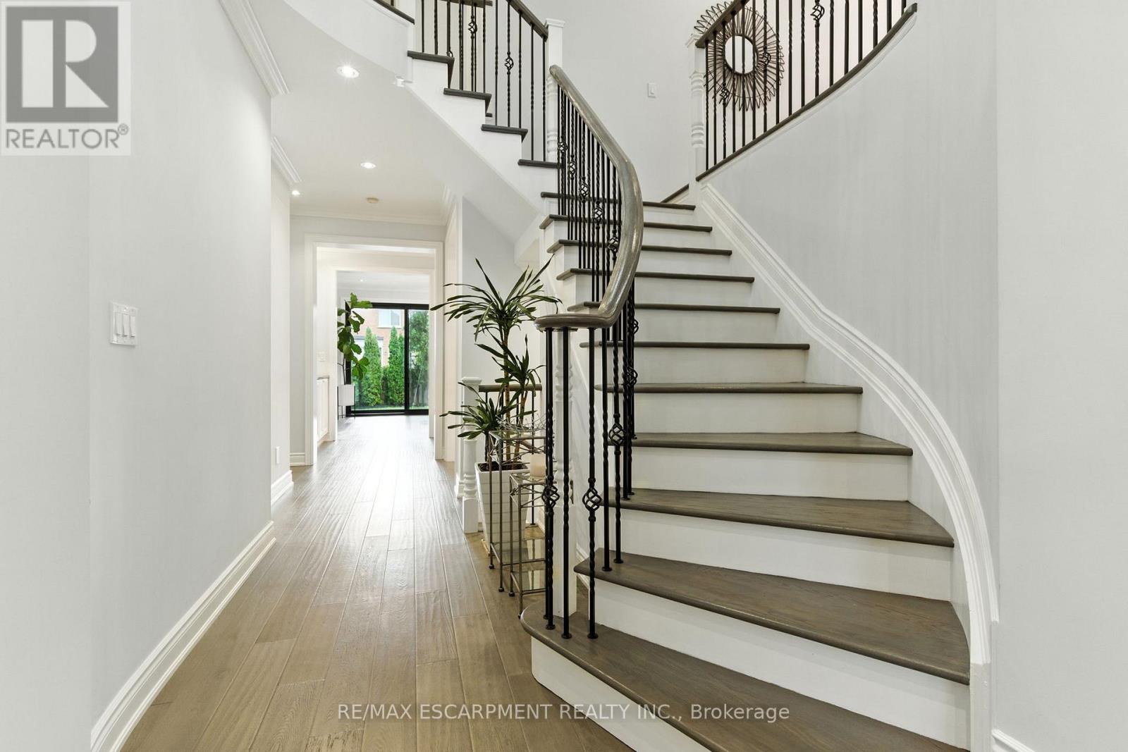 691 Merlot Court, Mississauga, Ontario  L5H 4M4 - Photo 22 - W12547044