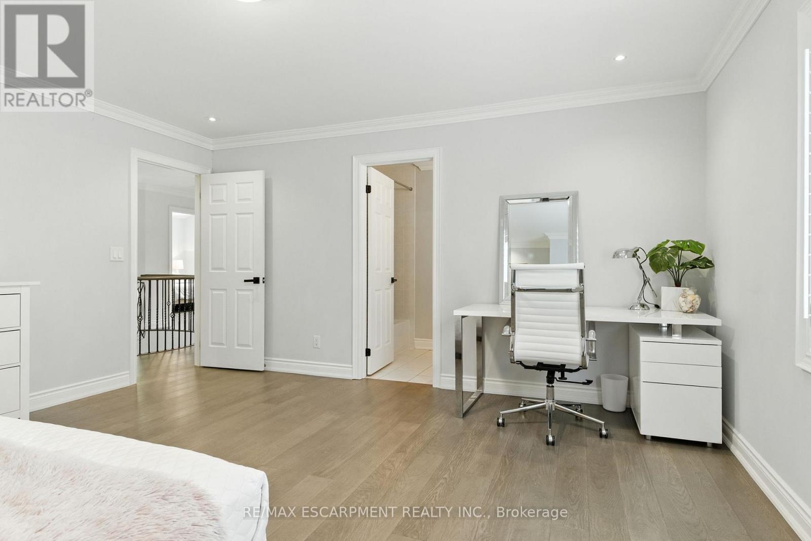 691 Merlot Court, Mississauga, Ontario  L5H 4M4 - Photo 33 - W12547044