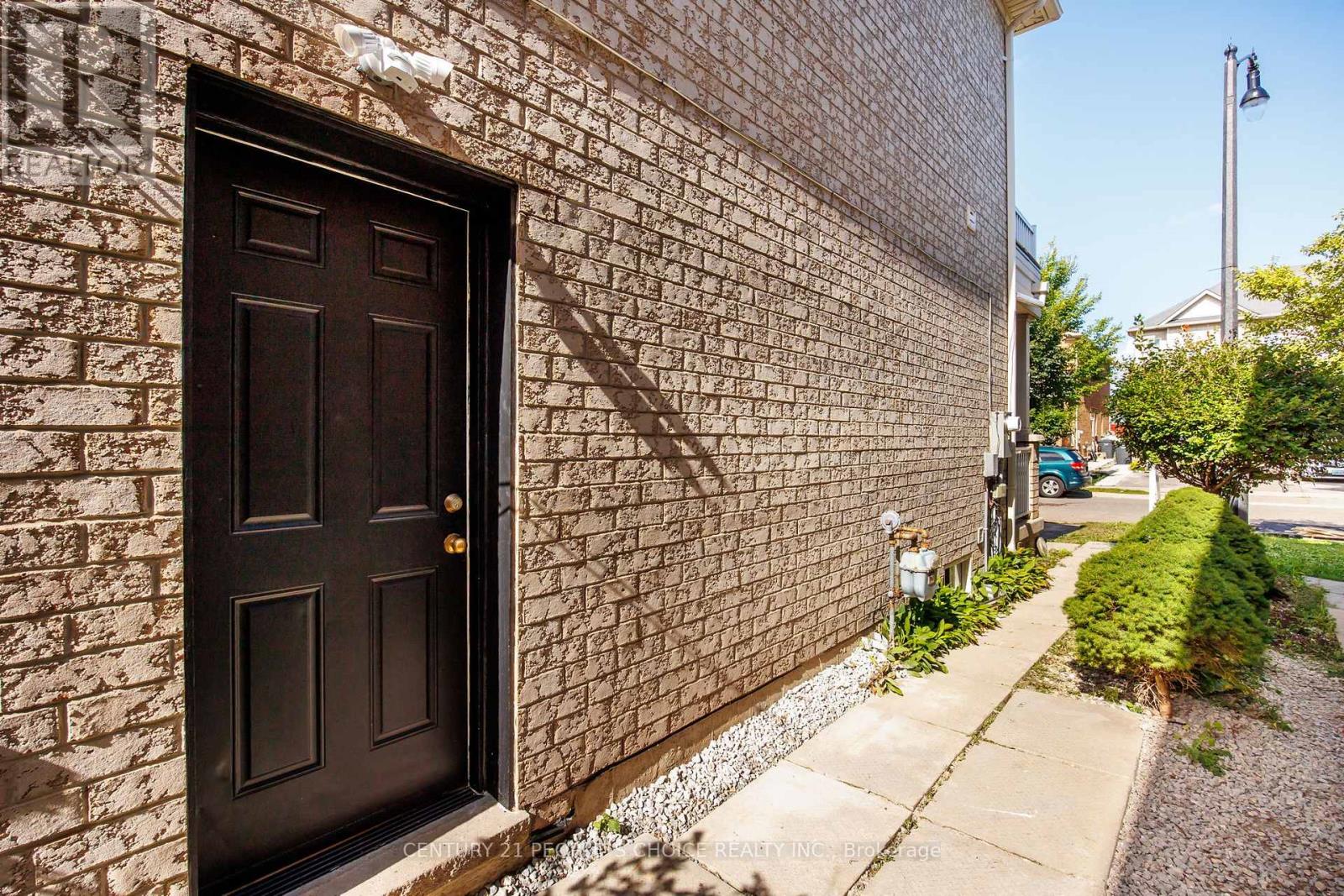 Bsmt - 32 Frenchpark Circle, Brampton, Ontario  L6X 0Y6 - Photo 2 - W12547064