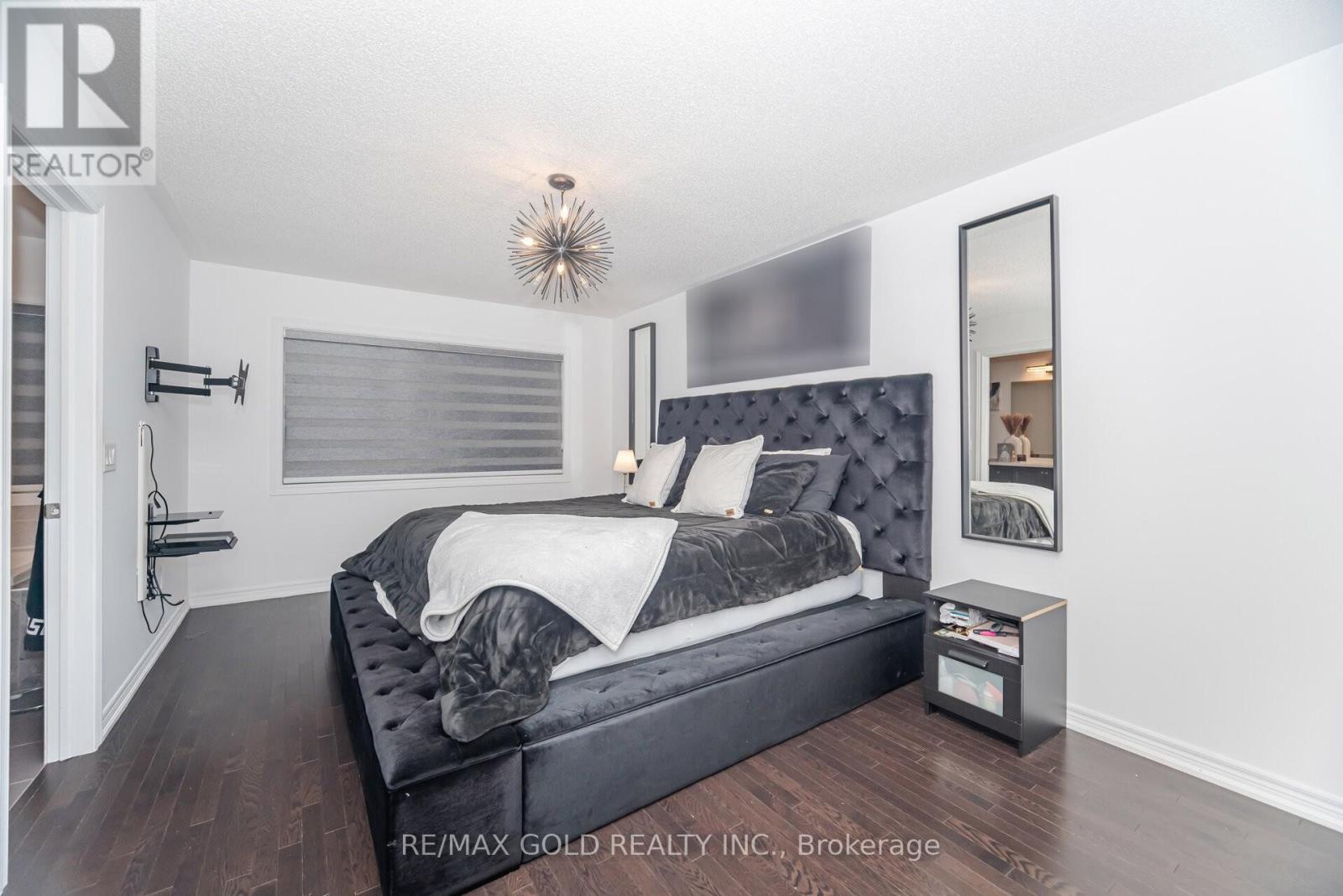 26 Davenfield Circle, Brampton, Ontario  L6P 2P7 - Photo 11 - W12547066