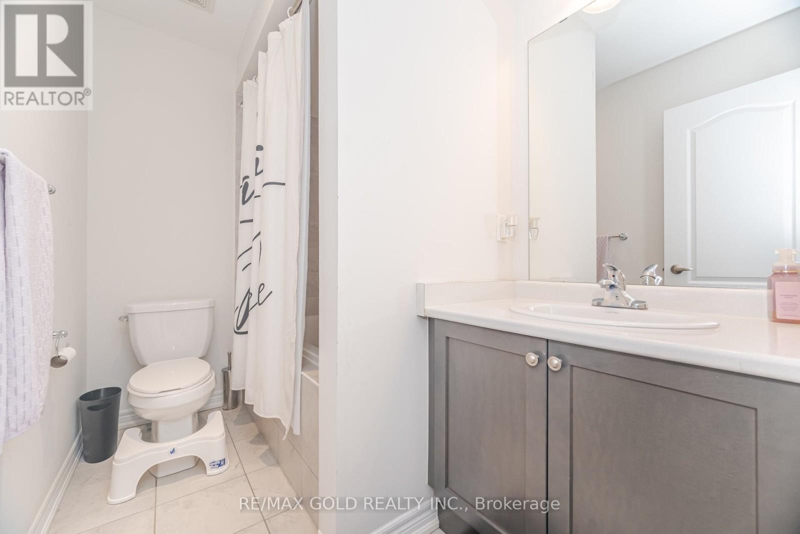 26 Davenfield Circle, Brampton, Ontario  L6P 2P7 - Photo 14 - W12547066