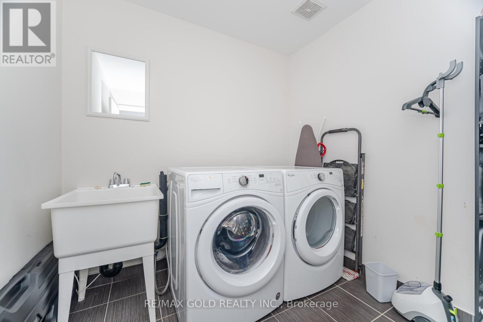 26 Davenfield Circle, Brampton, Ontario  L6P 2P7 - Photo 15 - W12547066