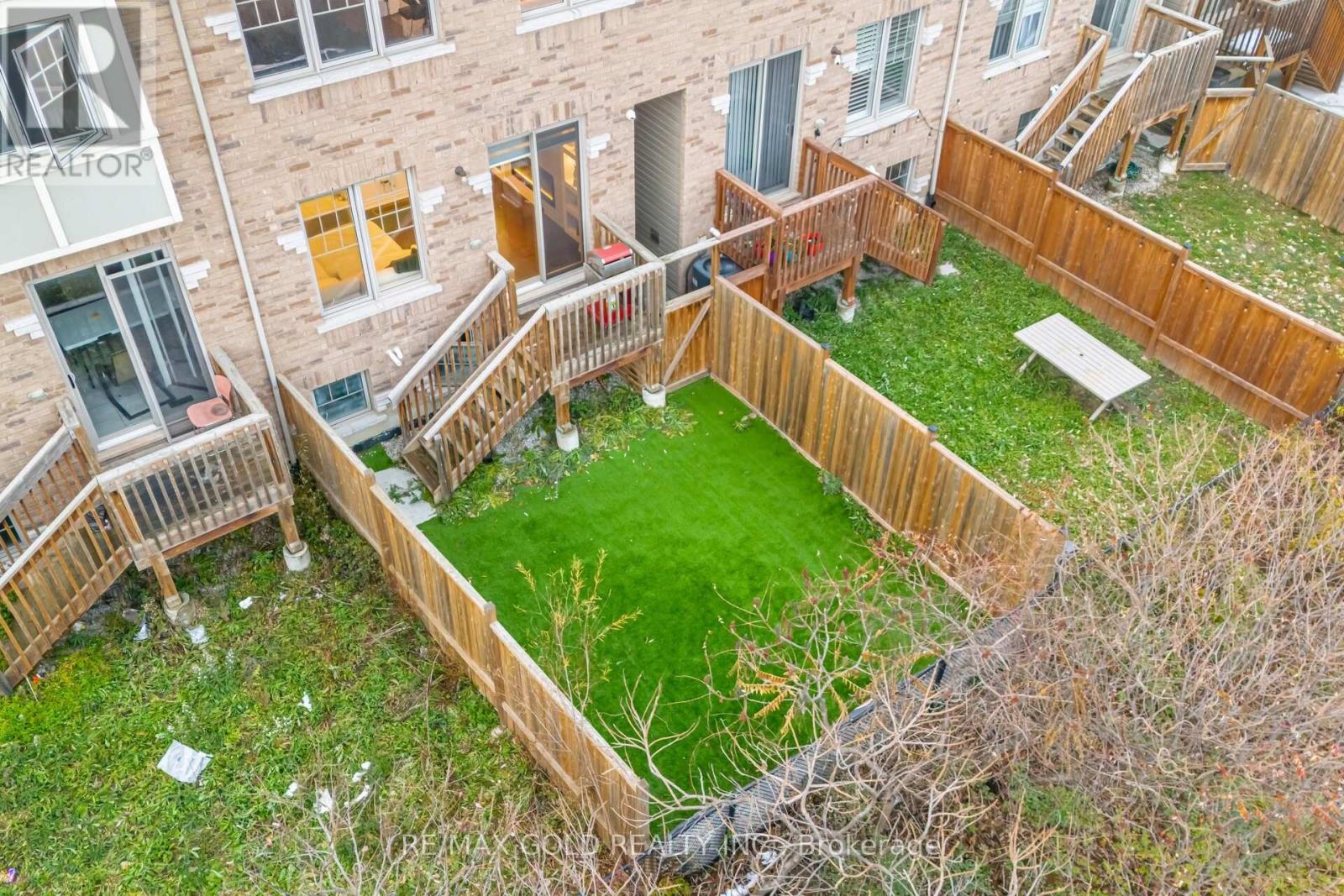 26 Davenfield Circle, Brampton, Ontario  L6P 2P7 - Photo 19 - W12547066