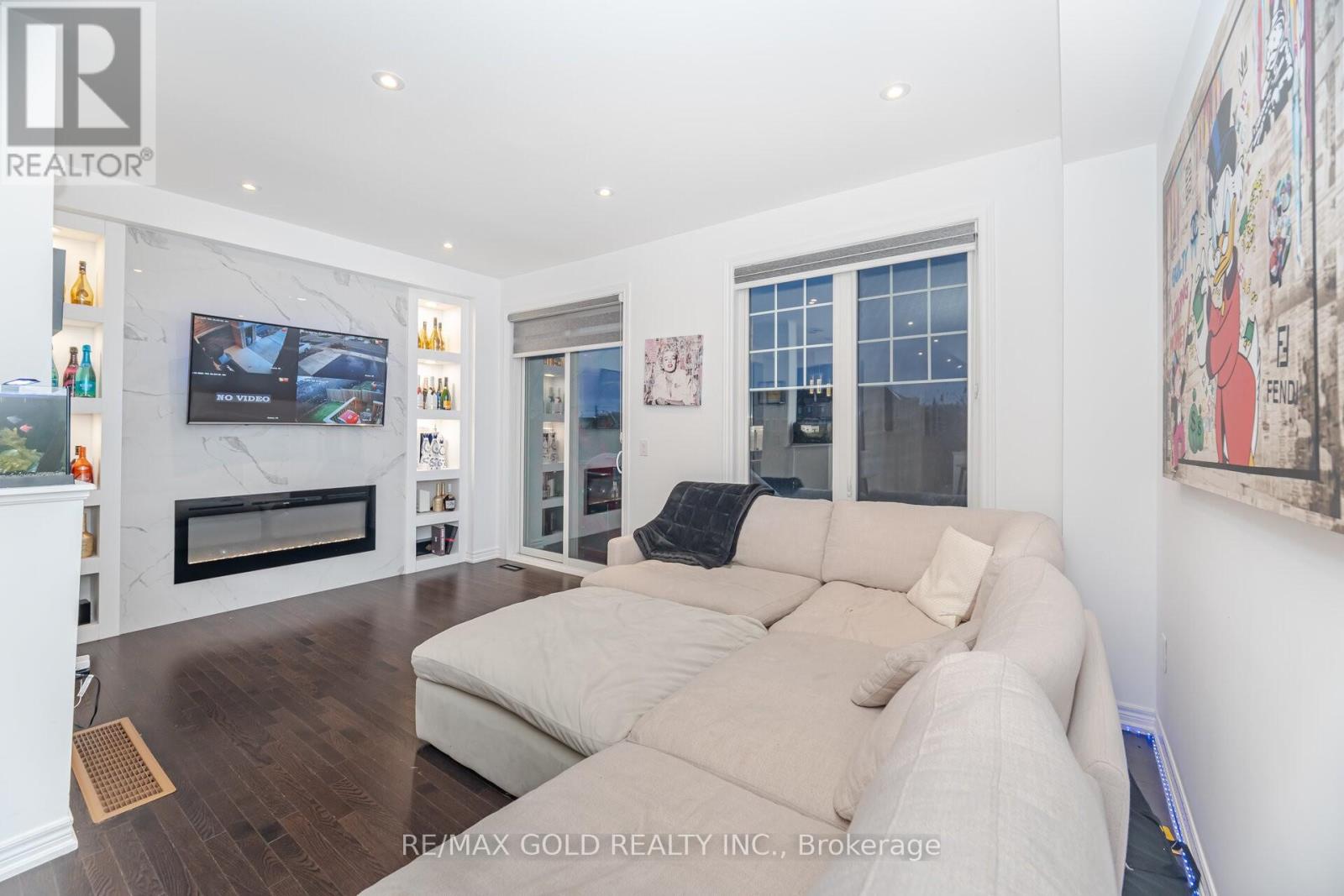 26 Davenfield Circle, Brampton, Ontario  L6P 2P7 - Photo 7 - W12547066