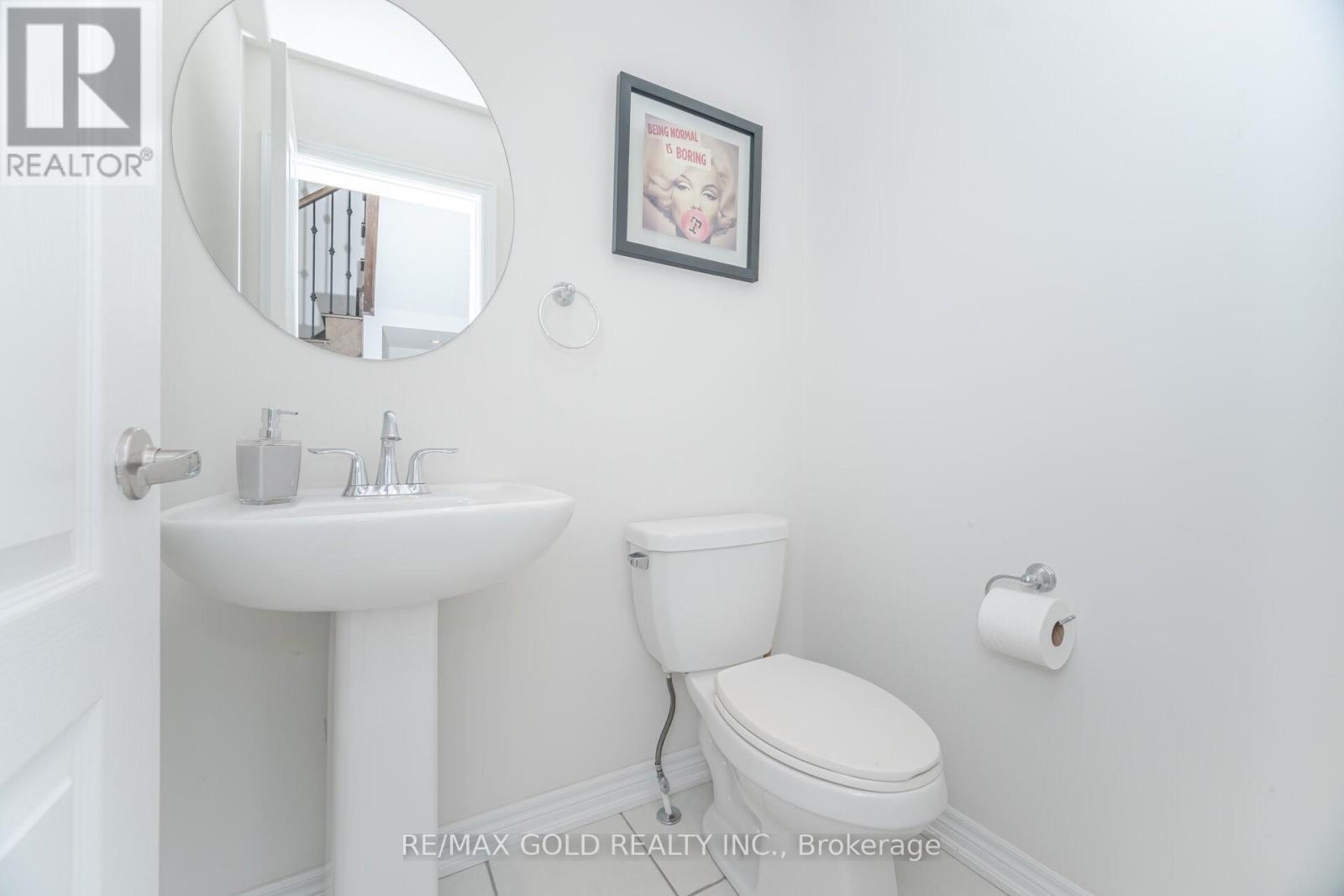 26 Davenfield Circle, Brampton, Ontario  L6P 2P7 - Photo 9 - W12547066