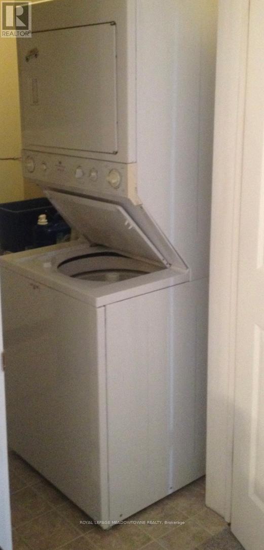 B - 80 Guelph Street, Halton Hills, Ontario  L7G 3Z5 - Photo 9 - W12547072