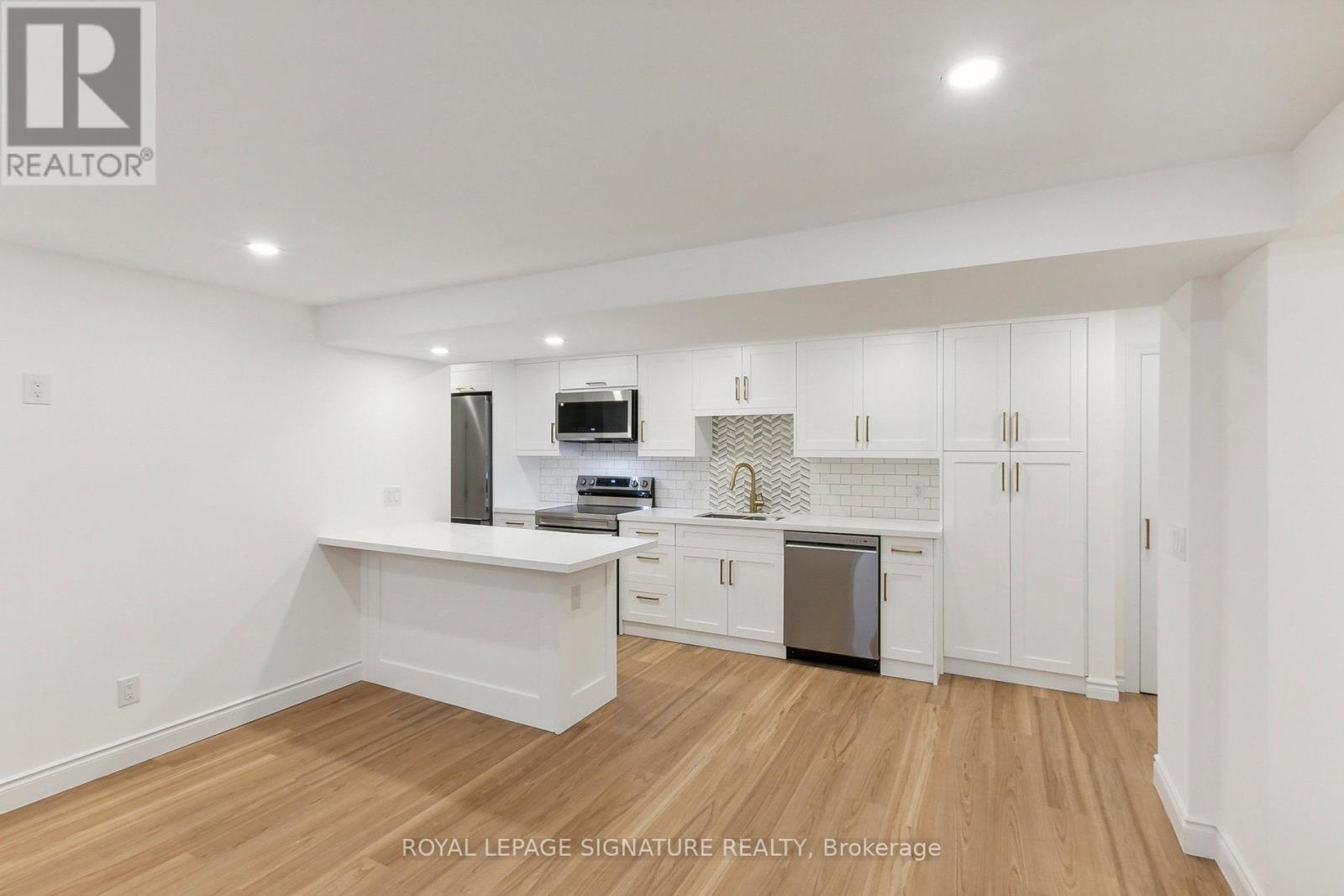 Lower - 53 Gracey Boulevard, Toronto, Ontario  M9R 2A2 - Photo 11 - W12547090