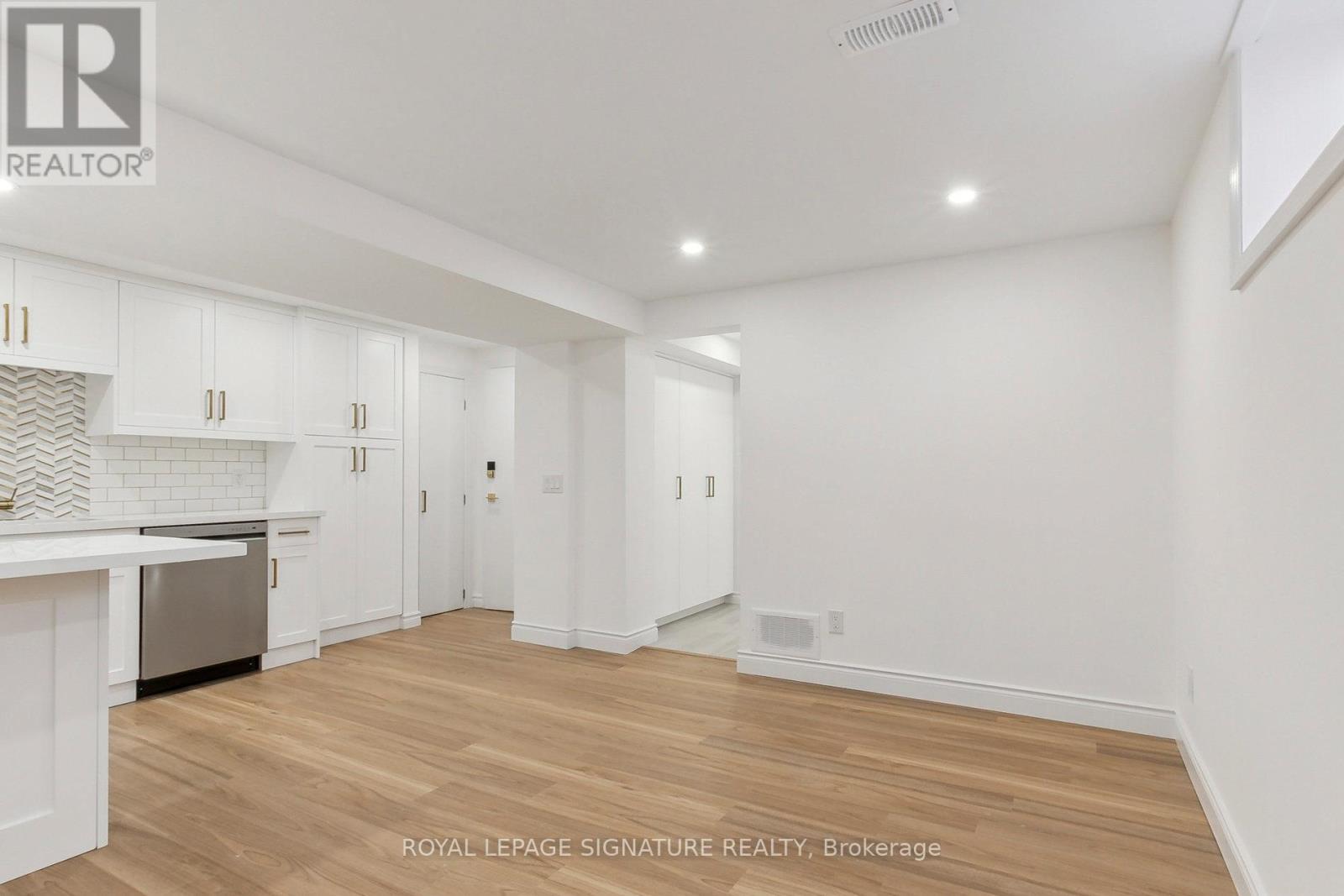 Lower - 53 Gracey Boulevard, Toronto, Ontario  M9R 2A2 - Photo 9 - W12547090