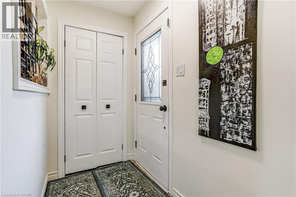 9 Aspen Court, Waterdown, Ontario L8B 0A7 - Photo 6 - 40788356