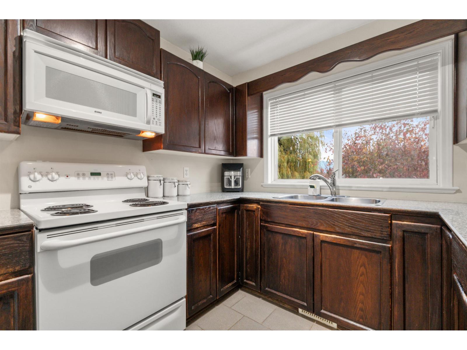 4 46375 Cessna Drive, Chilliwack Proper South, Chilliwack, British Columbia  V2P 1A7 - Photo 3 - R3067203