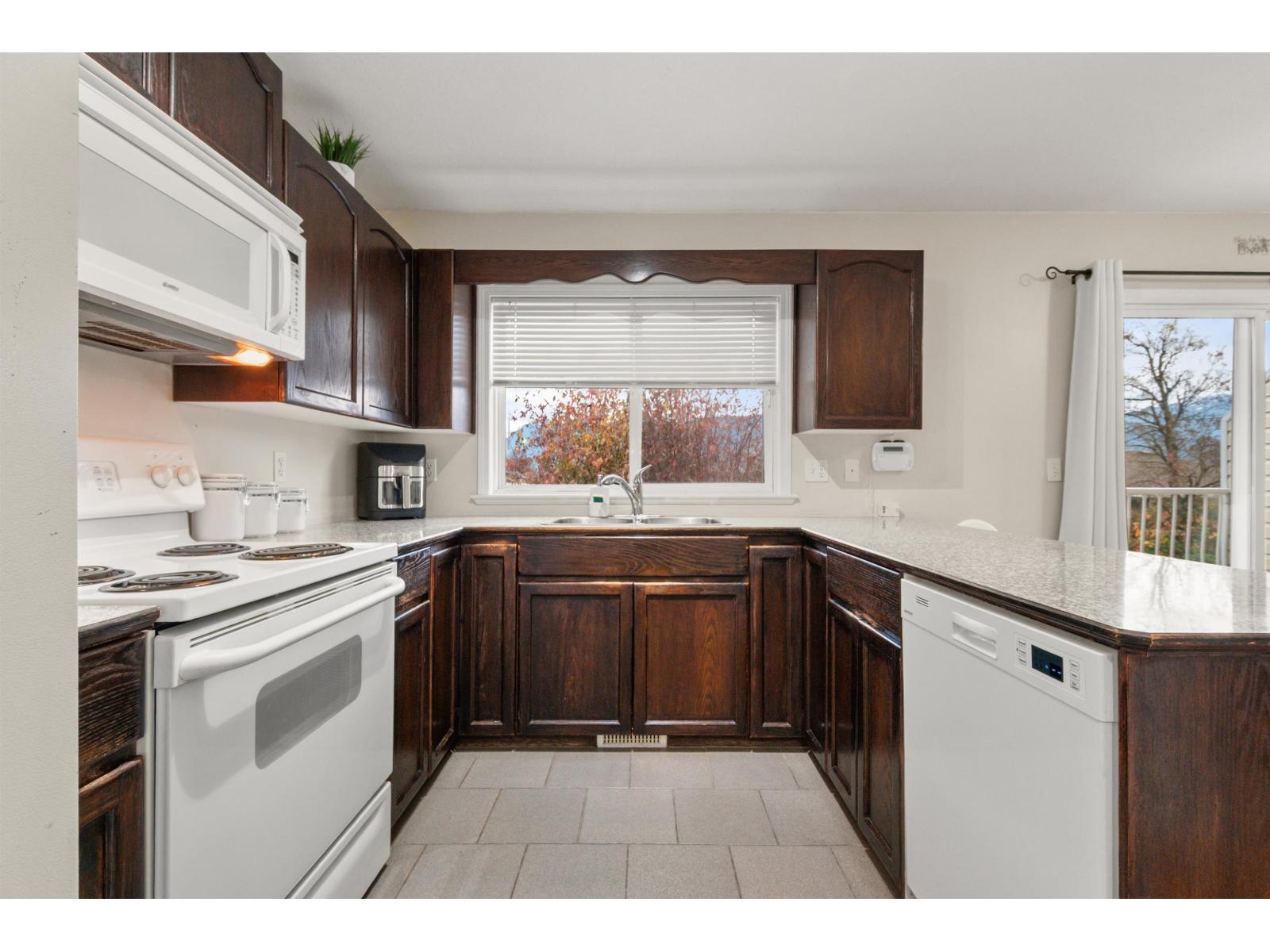 4 46375 Cessna Drive, Chilliwack Proper South, Chilliwack, British Columbia  V2P 1A7 - Photo 6 - R3067203