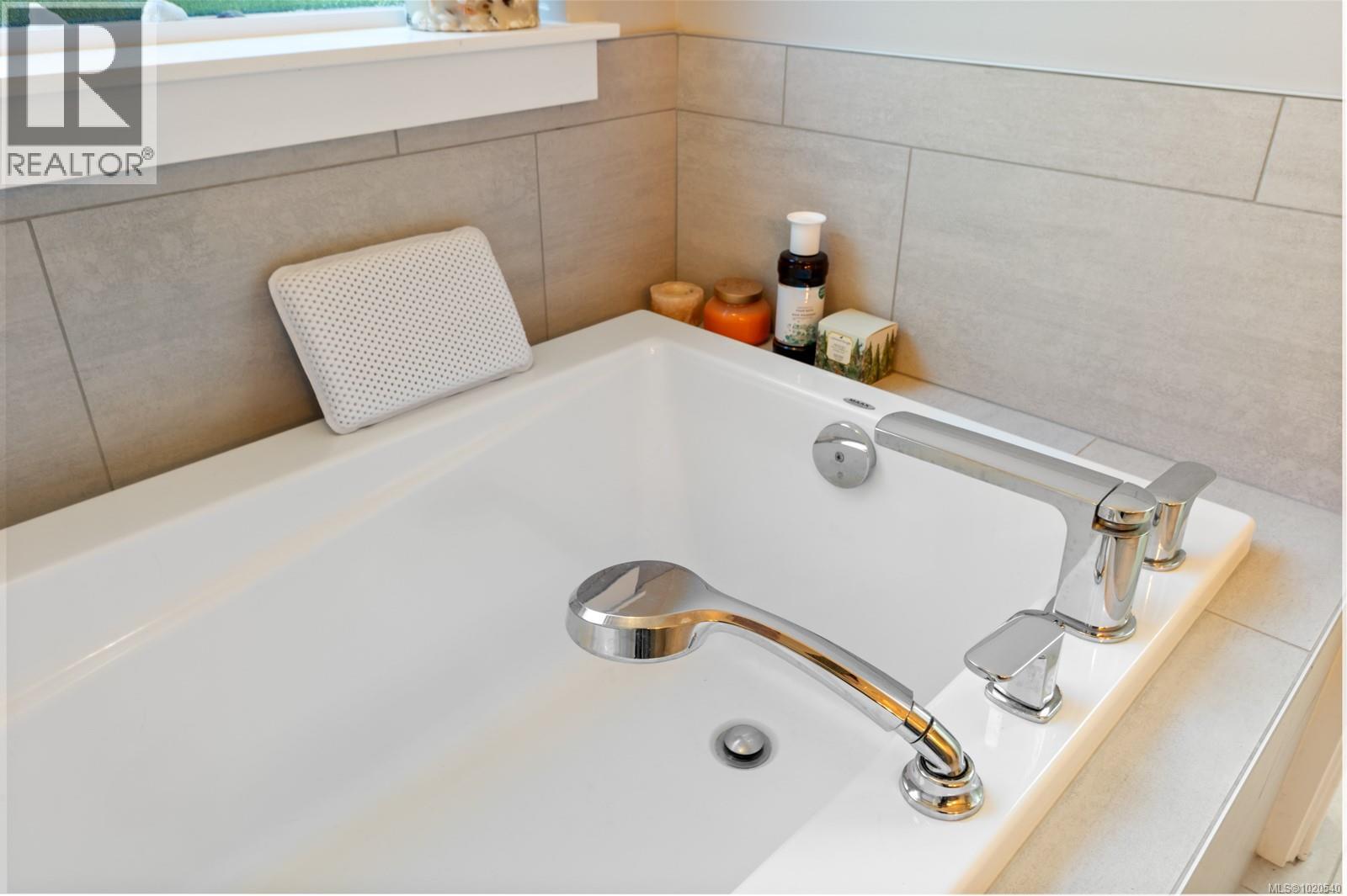 8740 Oyster River Way, Black Creek, British Columbia  V9J 1K3 - Photo 35 - 1020540