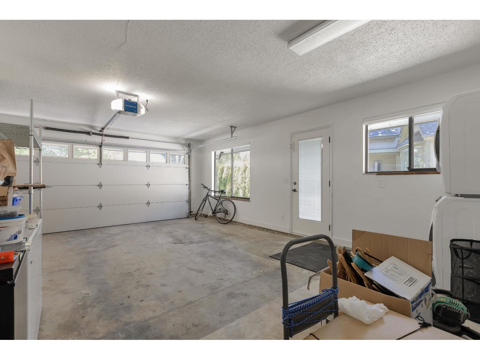 10418 Fraserglen Drive, Surrey, British Columbia  V4N 1T5 - Photo 15 - R3067574