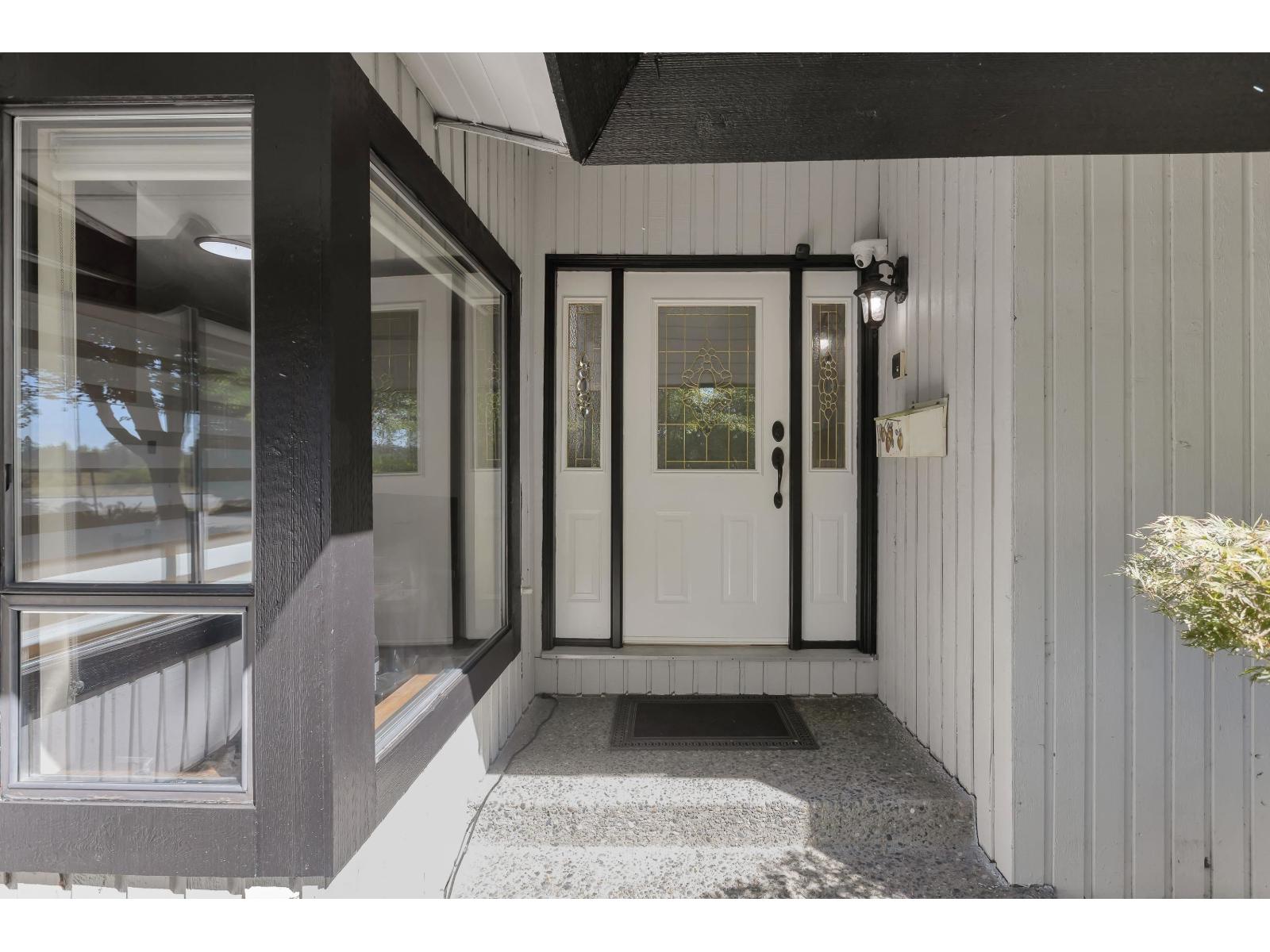 10418 Fraserglen Drive, Surrey, British Columbia  V4N 1T5 - Photo 4 - R3067574