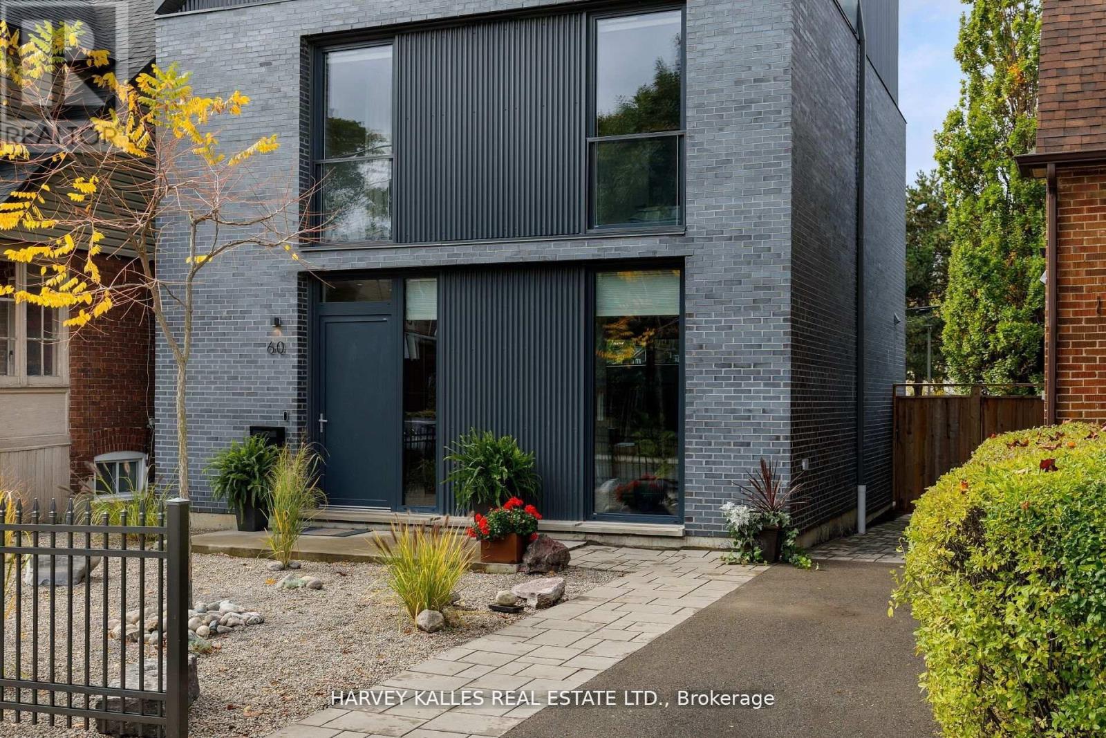 60 Hiltz Avenue, Toronto, Ontario  M4L 2N5 - Photo 2 - E12546266