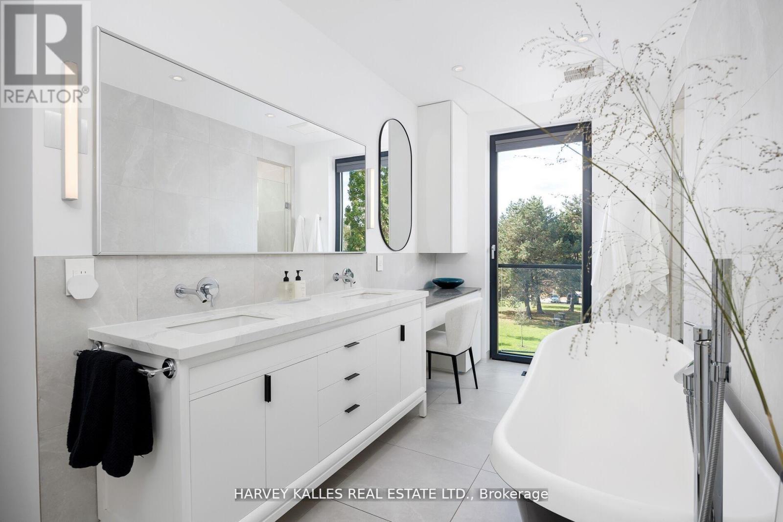 60 Hiltz Avenue, Toronto, Ontario  M4L 2N5 - Photo 36 - E12546266