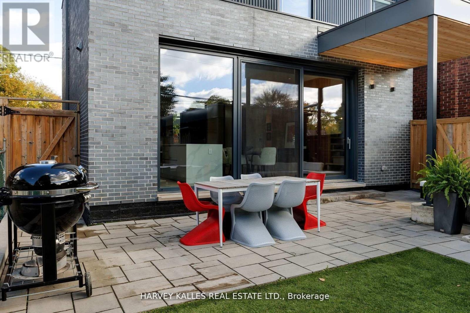 60 Hiltz Avenue, Toronto, Ontario  M4L 2N5 - Photo 43 - E12546266