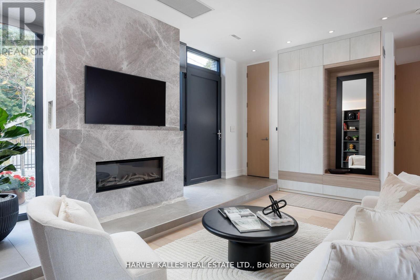 60 Hiltz Avenue, Toronto, Ontario  M4L 2N5 - Photo 7 - E12546266