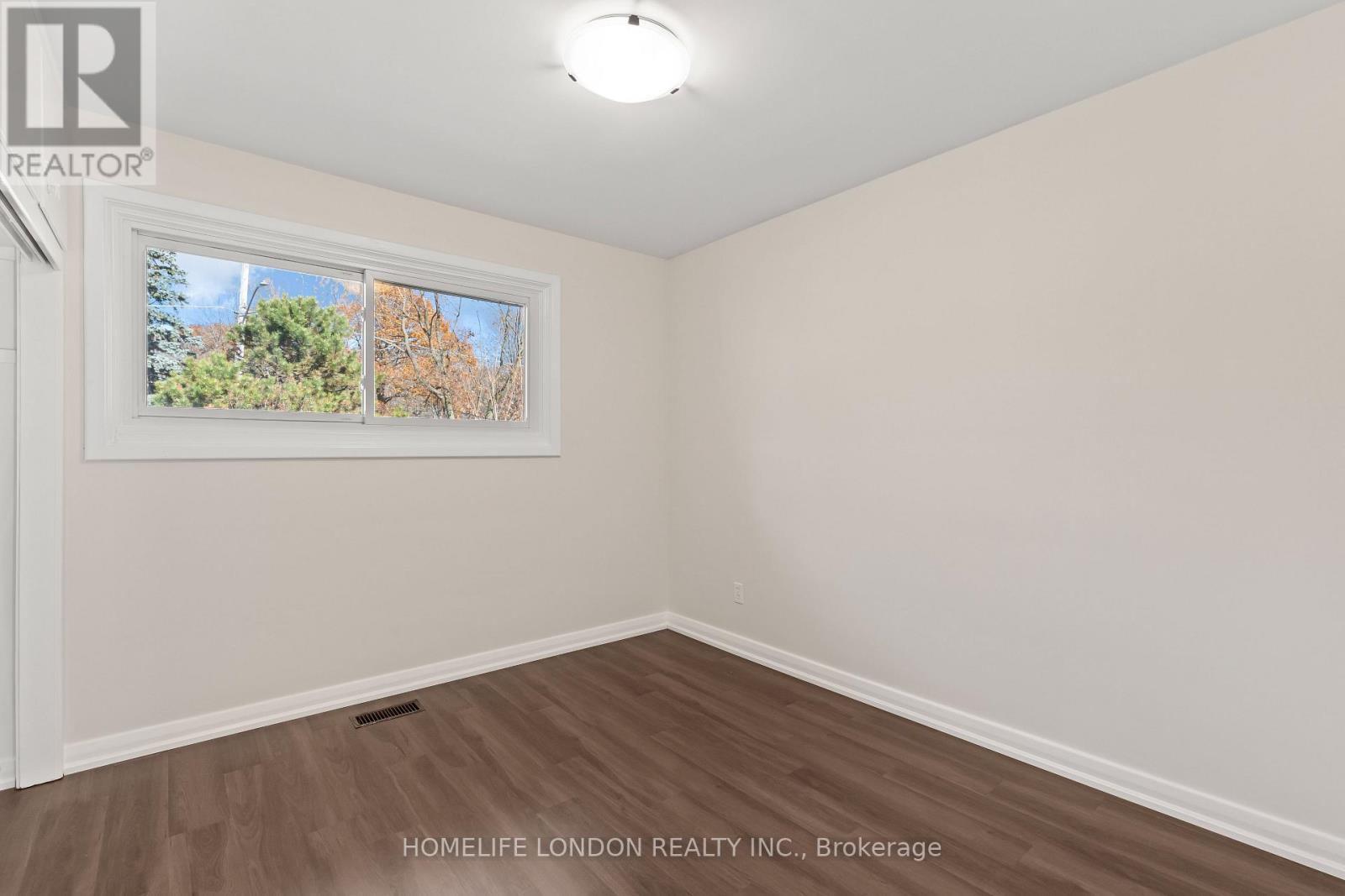 163 Centre Street W, London South, Ontario N6J 1T7 - Photo 35 - X12547184