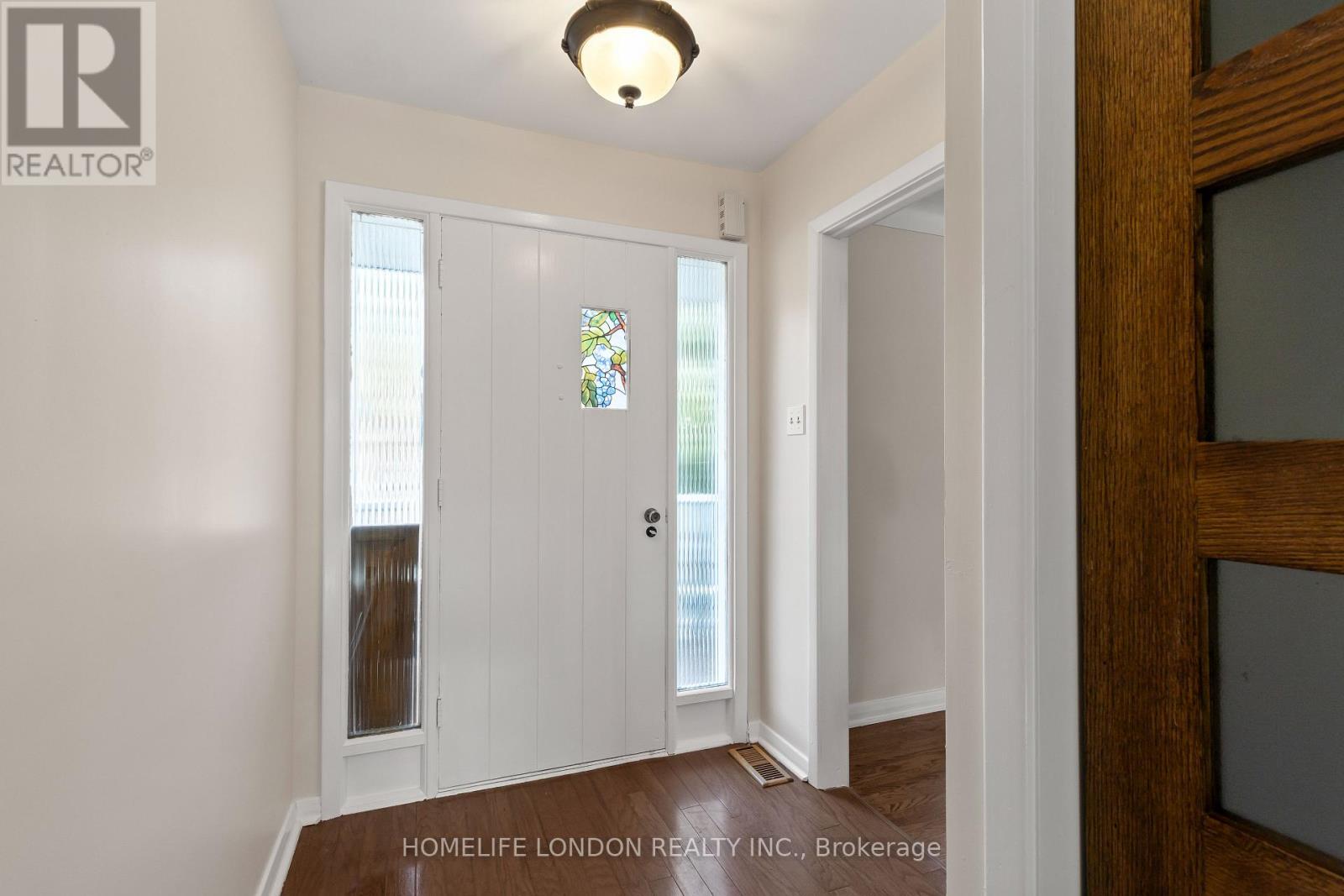 163 Centre Street W, London South, Ontario N6J 1T7 - Photo 9 - X12547184