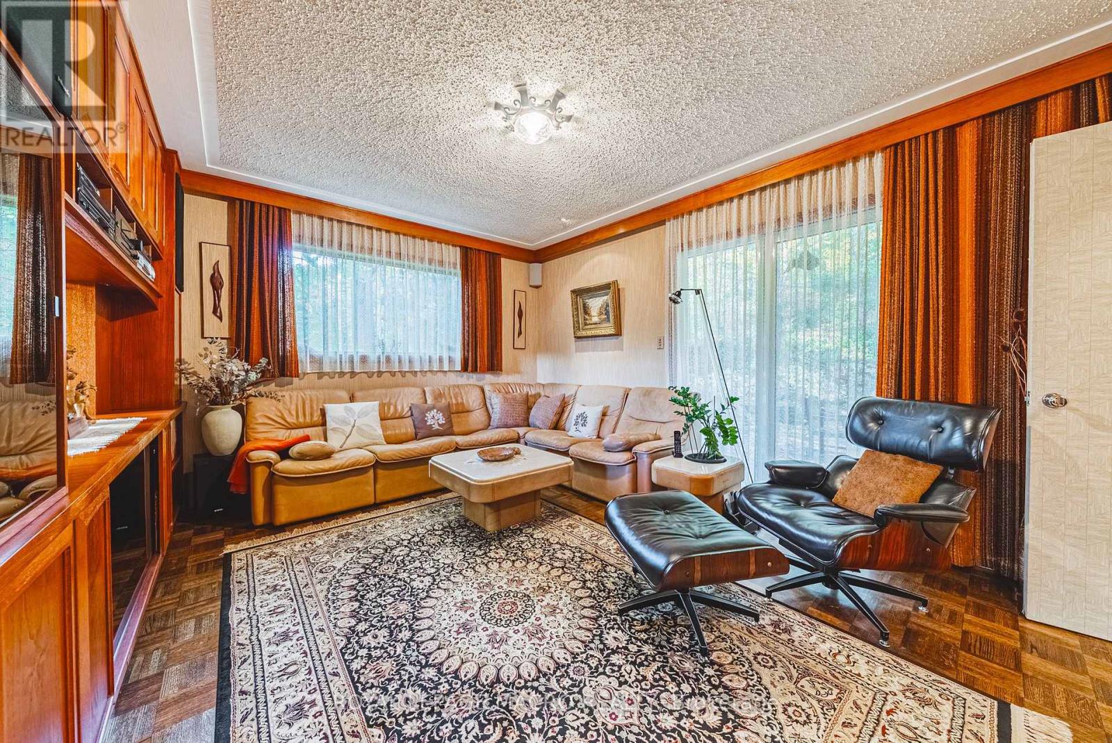 36 Maple Drive, Hamilton, Ontario  L8G 3C2 - Photo 4 - X12546930