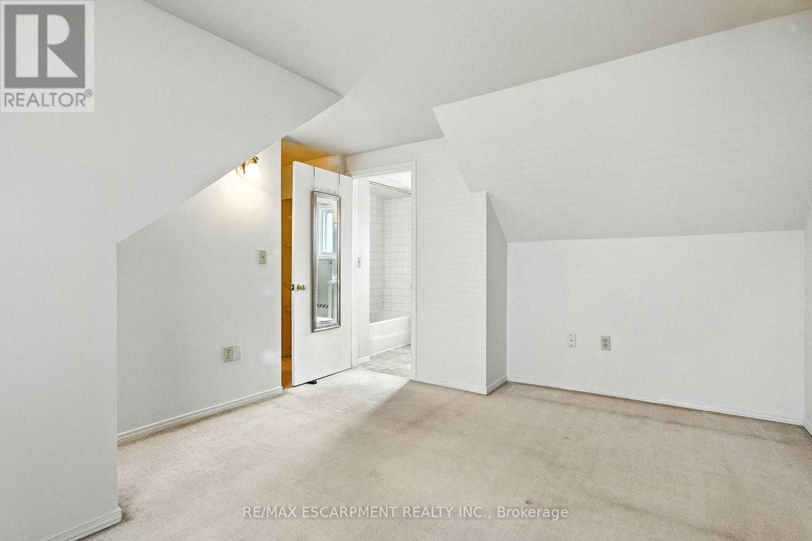 57 Highcliffe Avenue, Hamilton, Ontario  L9A 3L3 - Photo 37 - X12546986