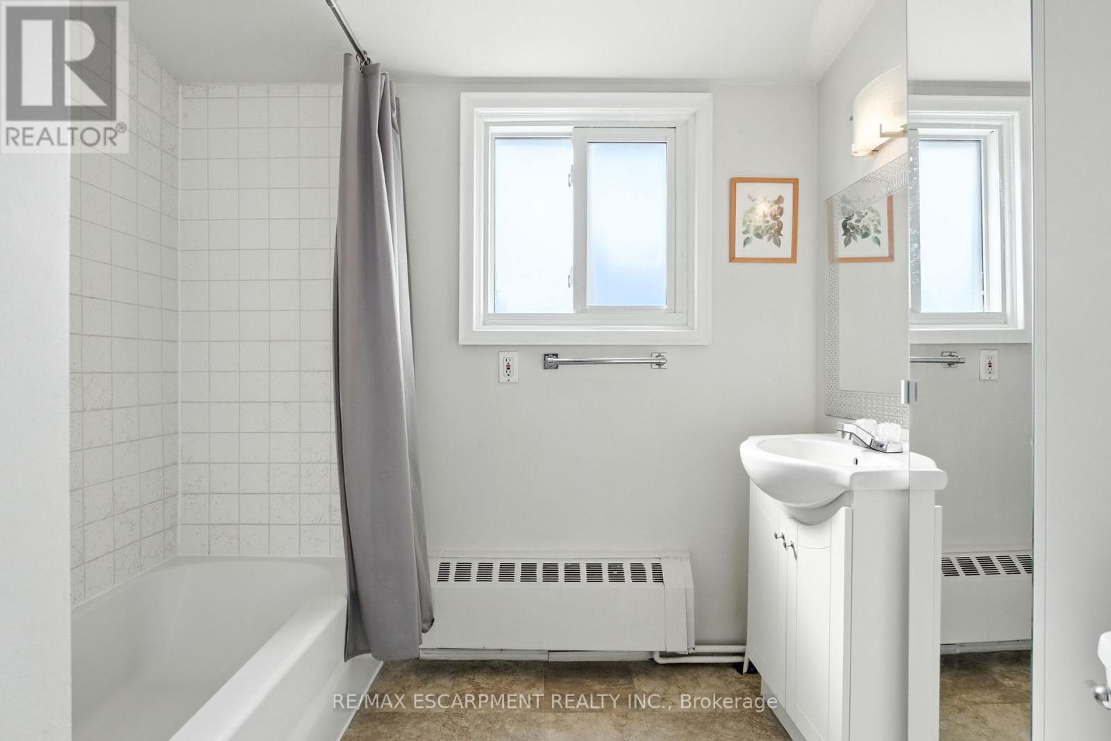 57 Highcliffe Avenue, Hamilton, Ontario  L9A 3L3 - Photo 39 - X12546986